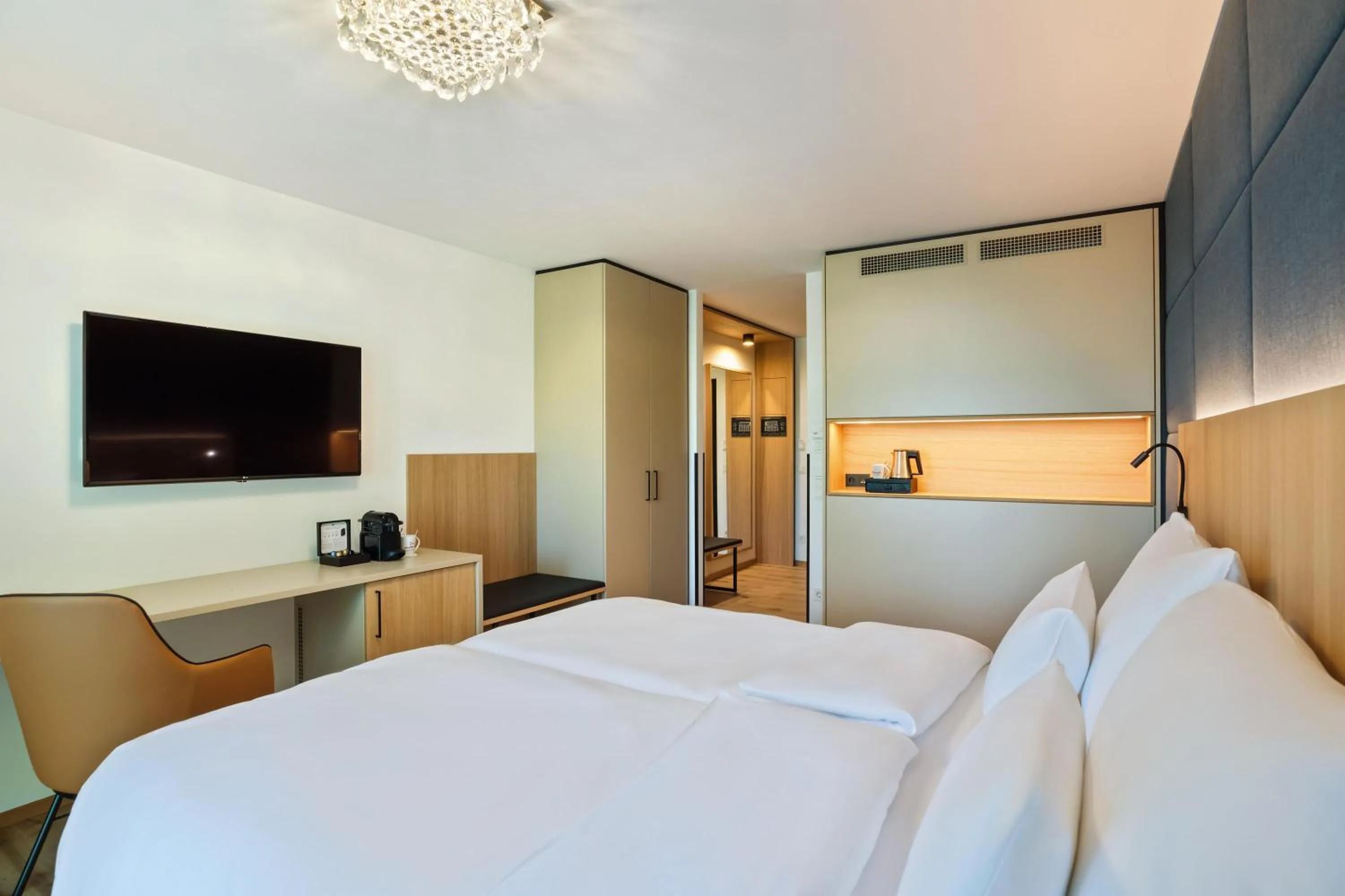 Photo of the whole room, Bed in Austria Trend Hotel Maximilian