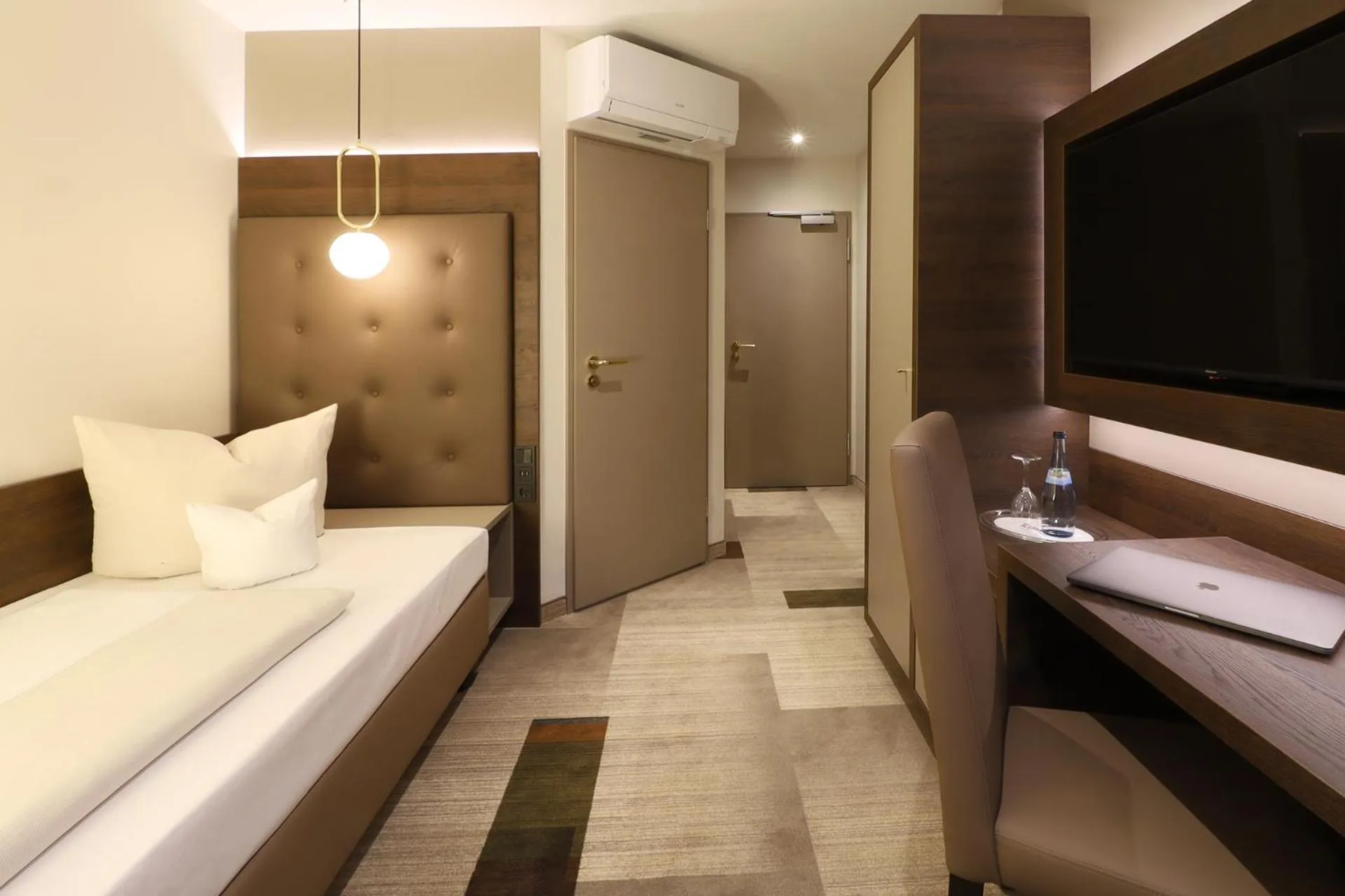 Bed in Hotel Goldene Rose