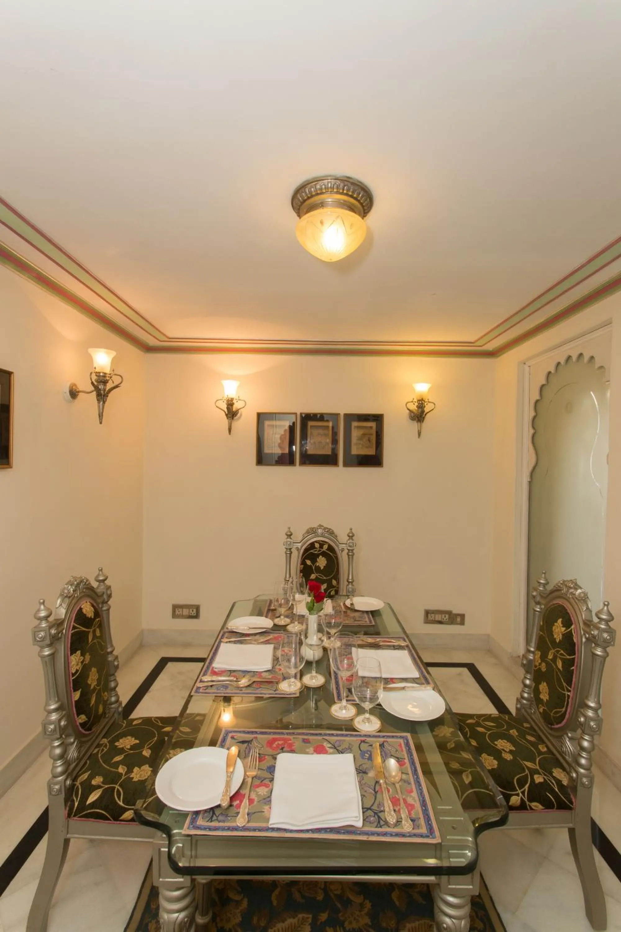 Lunch in Shiv Niwas Palace by HRH Group of Hotels