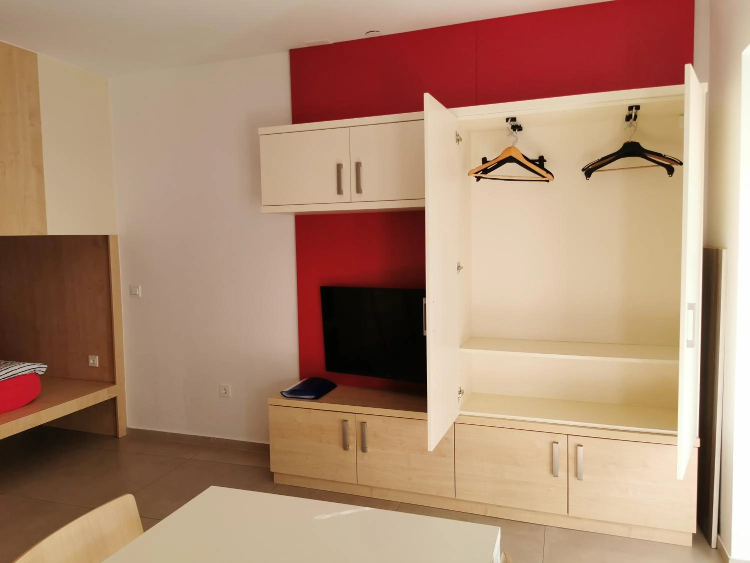 Bed in Cube studio by the river (with free bike rental)