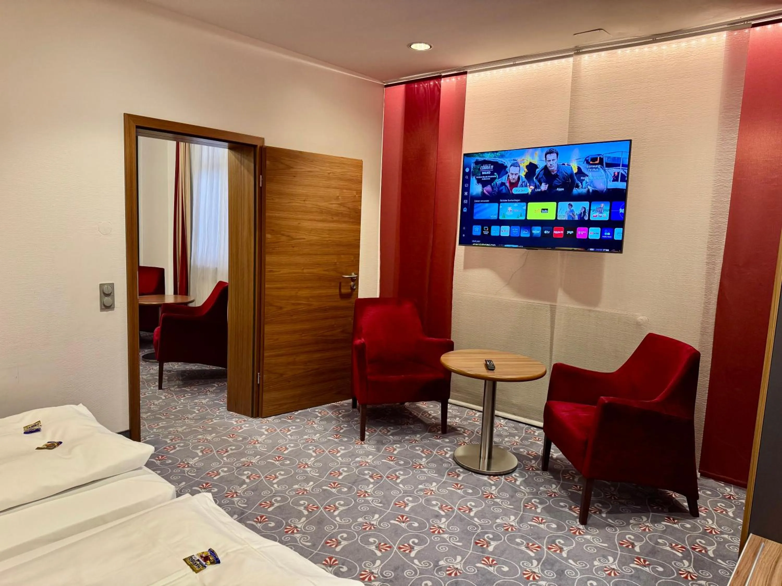 TV and multimedia, Bed in Prinzhotel Rothenburg