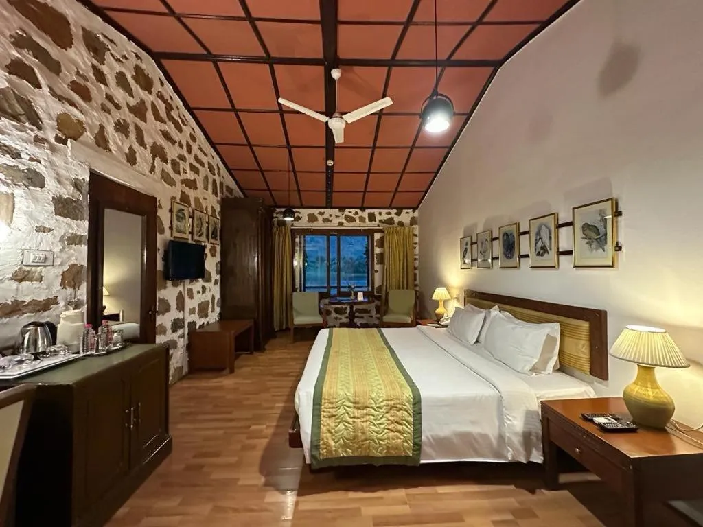 Bed in Shikarbadi Hotel - By The Lake Heritage by HRH Group of Hotels