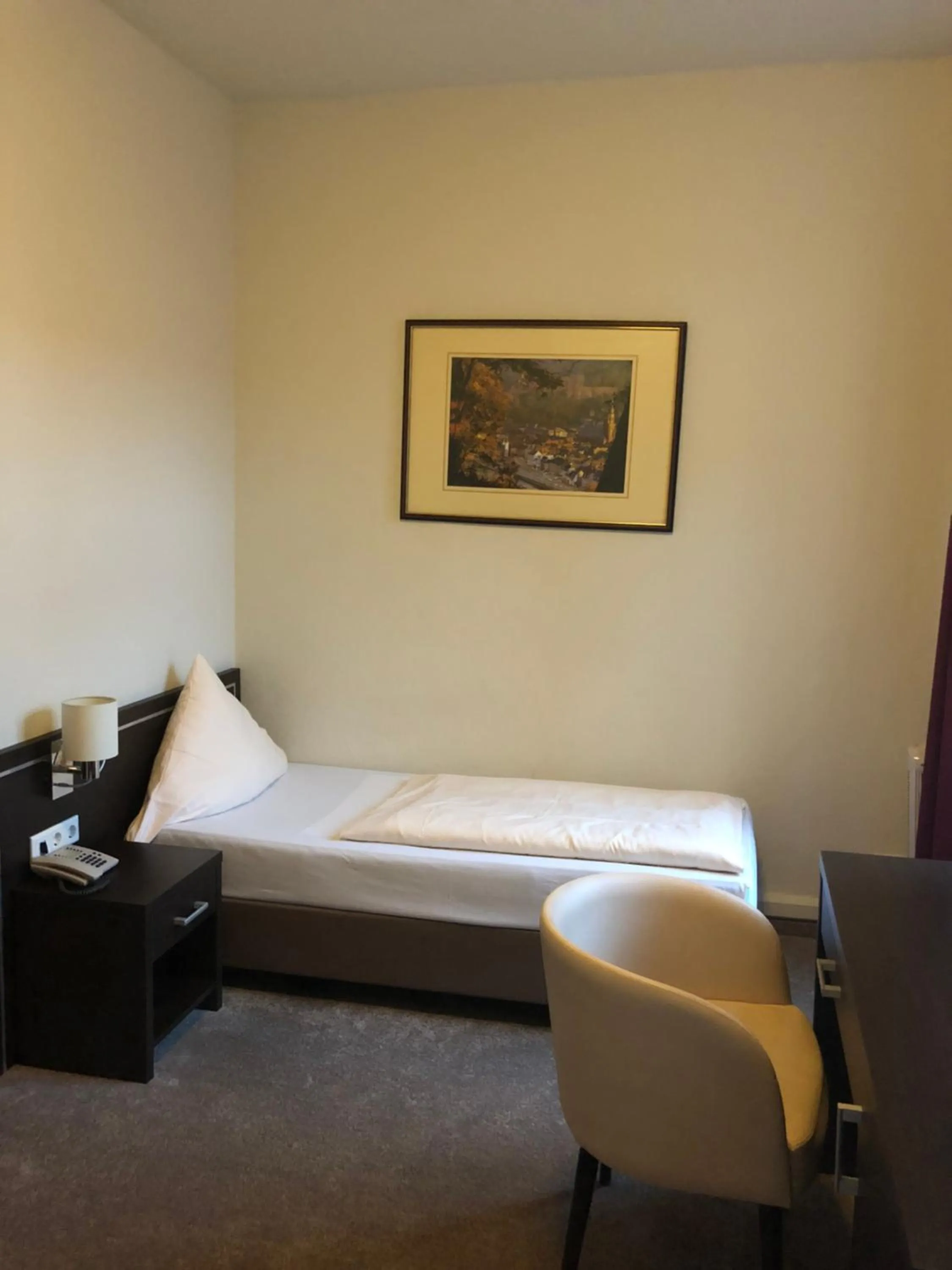 Photo of the whole room, Bed in Vier Jahreszeiten