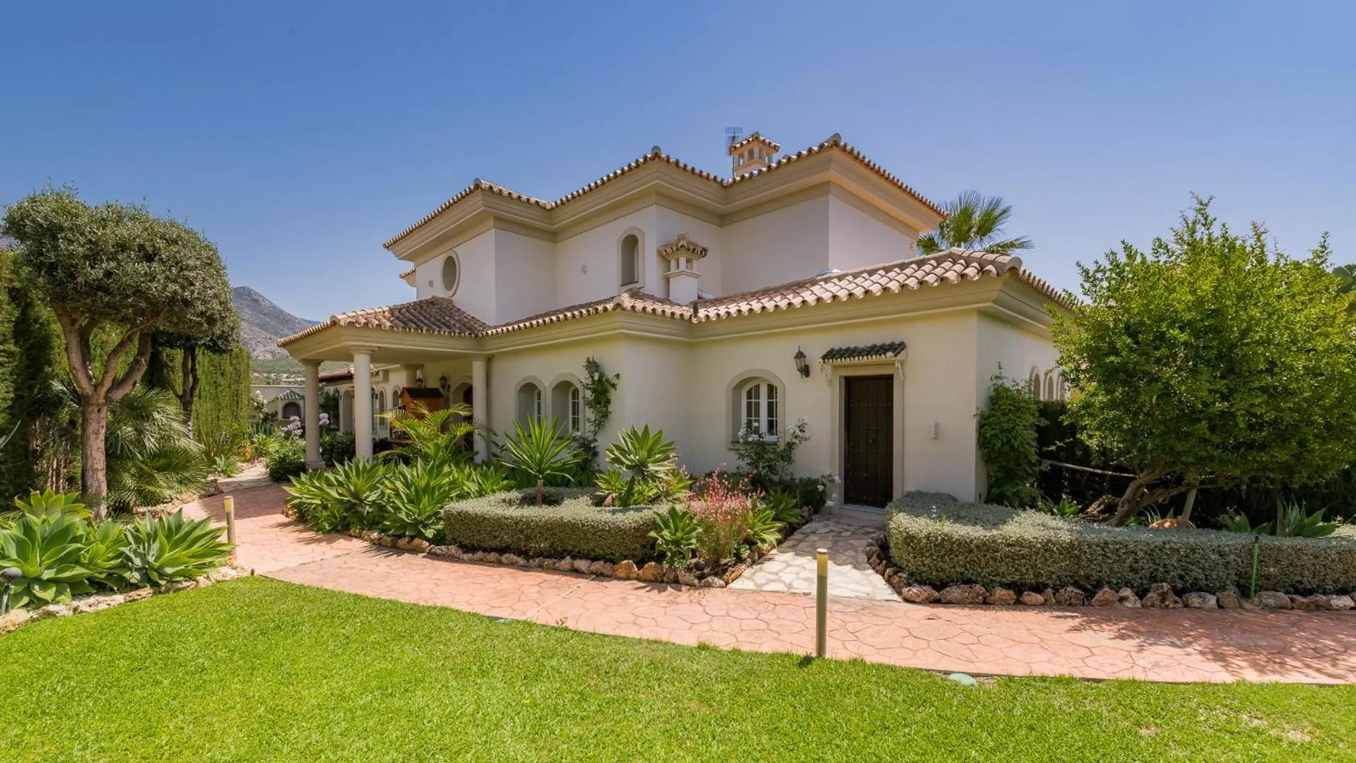 Golden Mile Villa Close to Beach