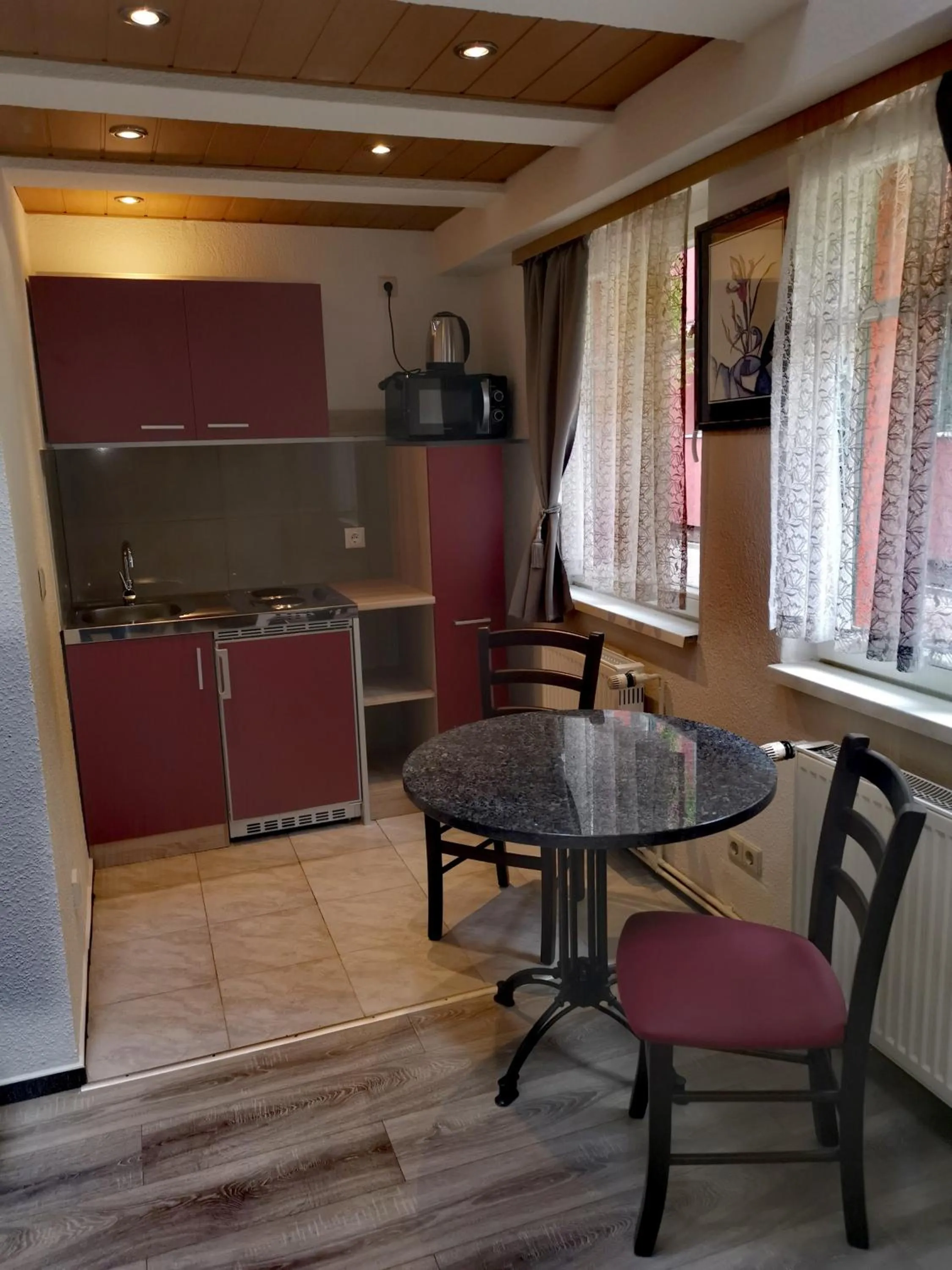 Kitchen or kitchenette in Bölsche Hotel