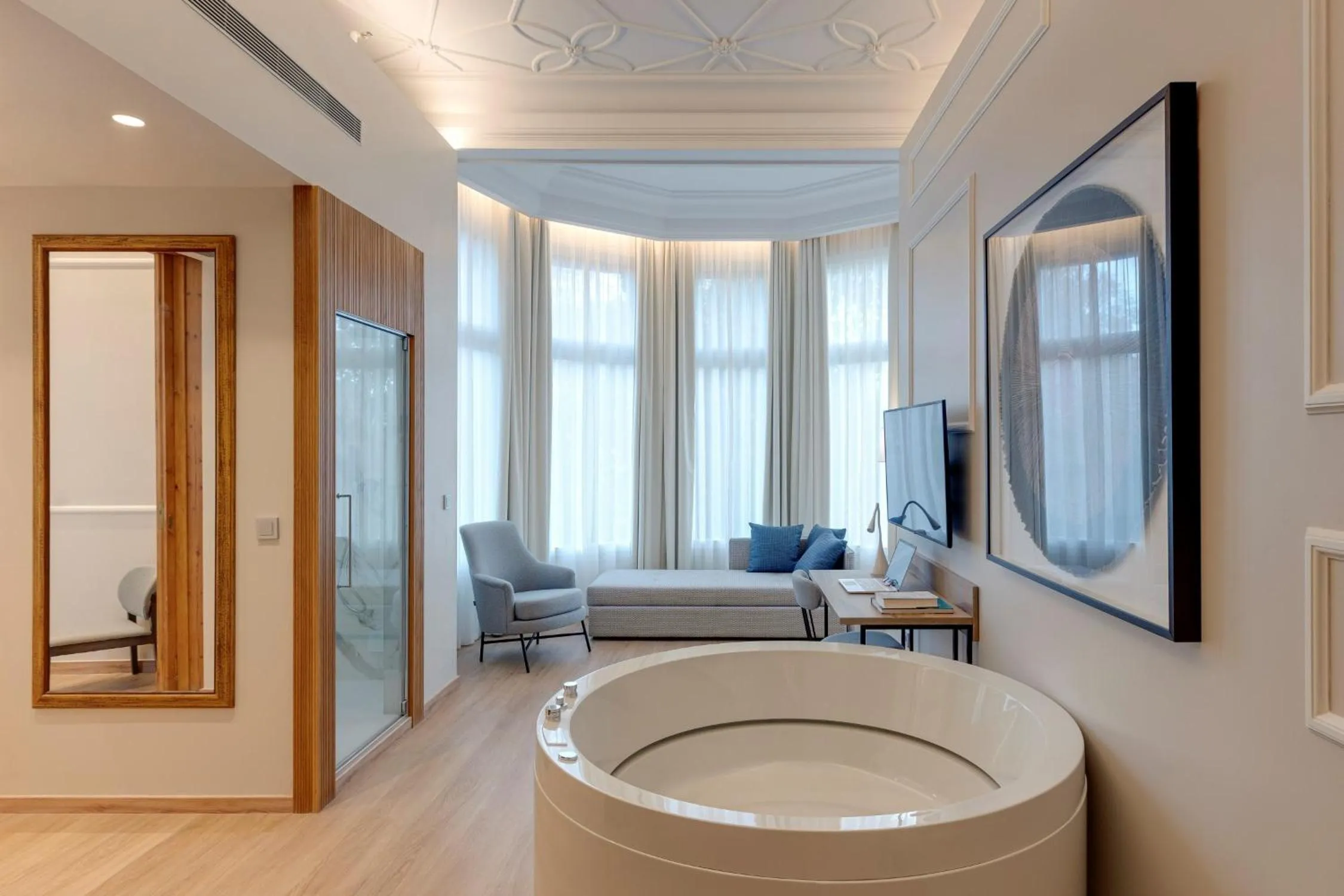 Hot Tub in Hotel Boutique Mirlo Barcelona