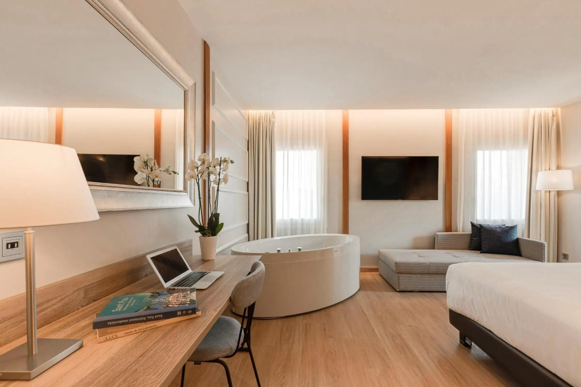 TV and multimedia, Bed in Hotel Boutique Mirlo Barcelona
