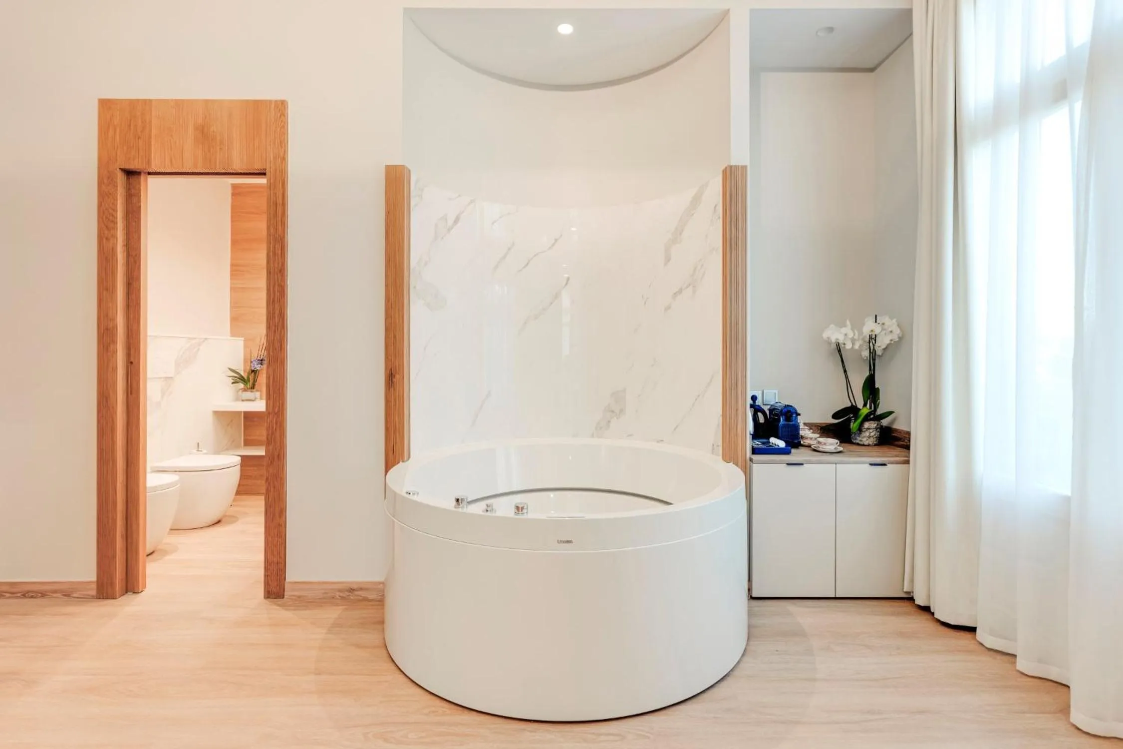 Hot Tub in Hotel Boutique Mirlo Barcelona