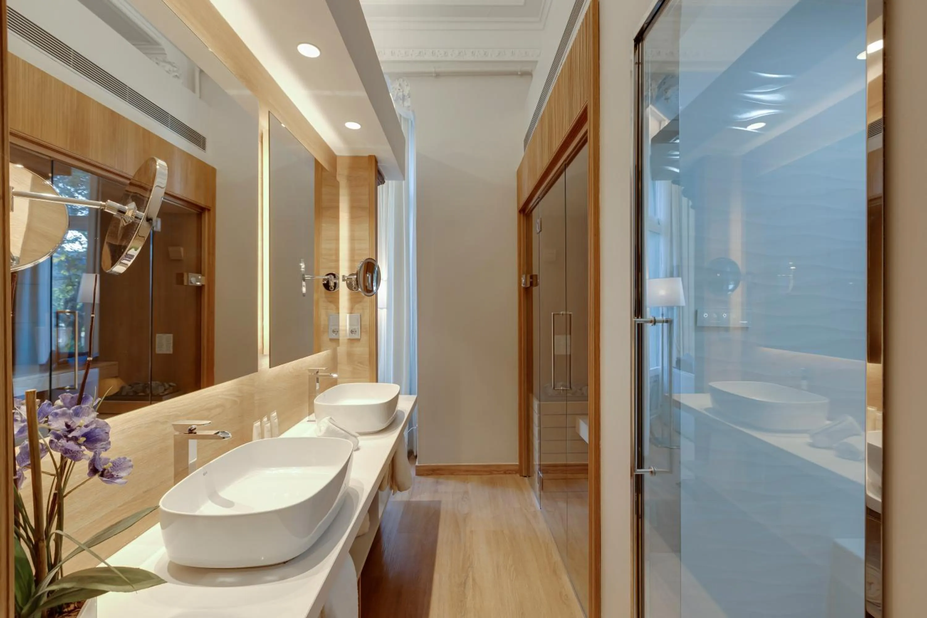 Steam room in Hotel Boutique Mirlo Barcelona