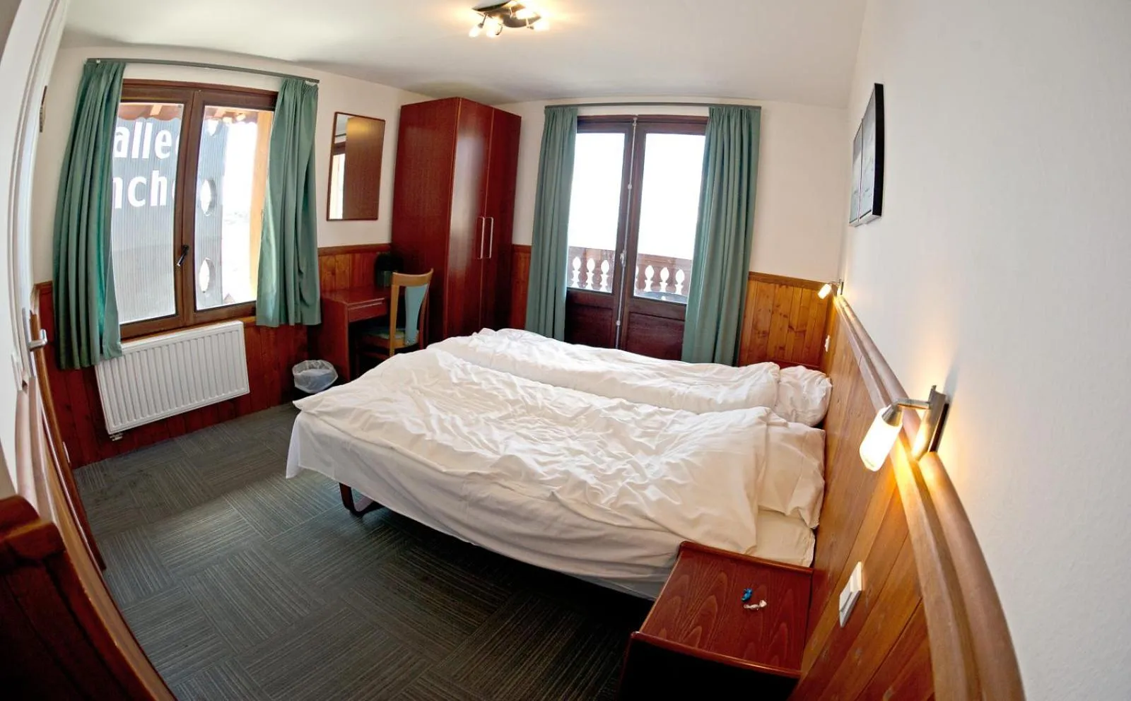 Photo of the whole room in Chalethotel Belle Etoile