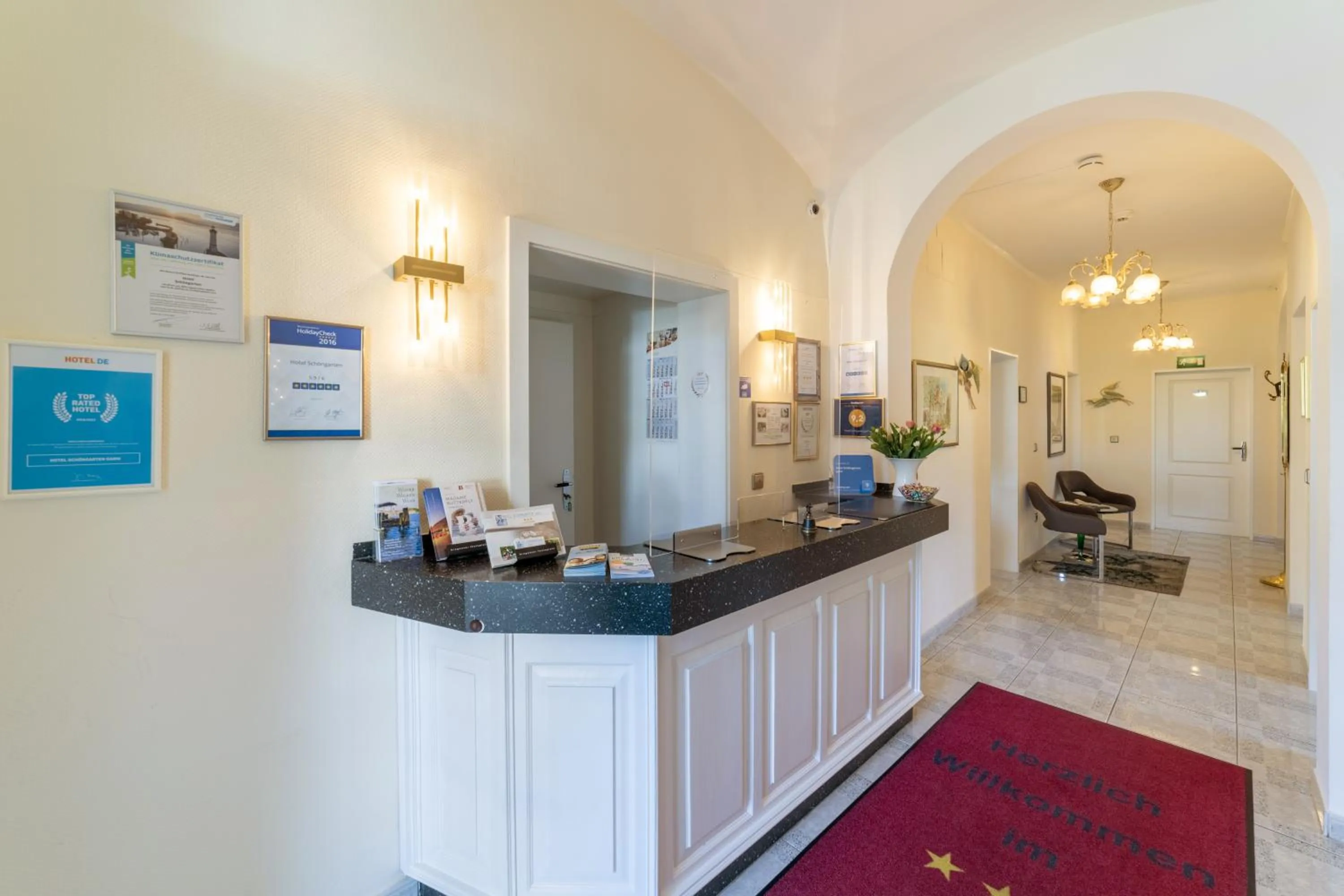 Lobby or reception in Hotel Schöngarten garni