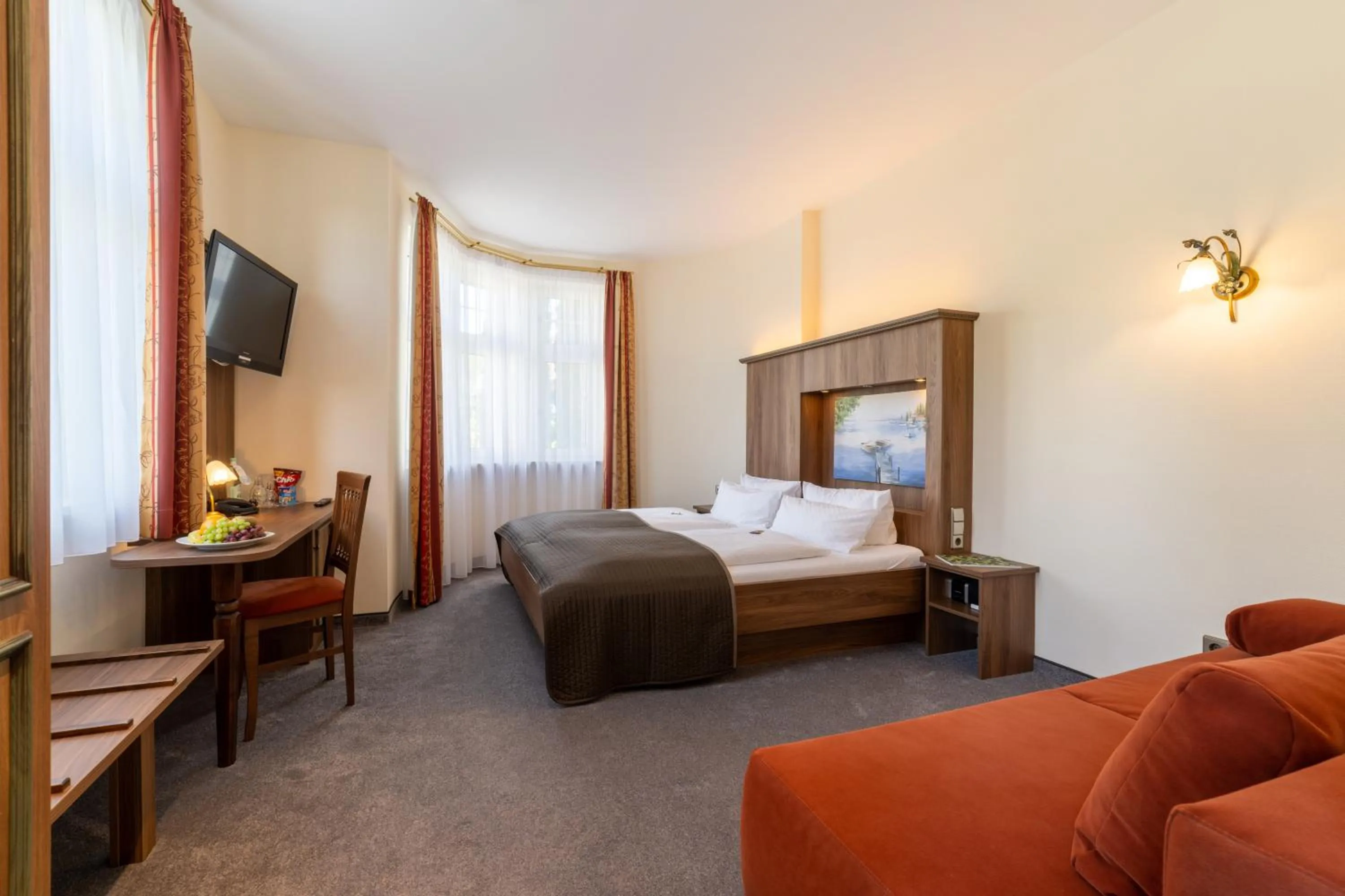 Photo of the whole room, Bed in Hotel Schöngarten garni