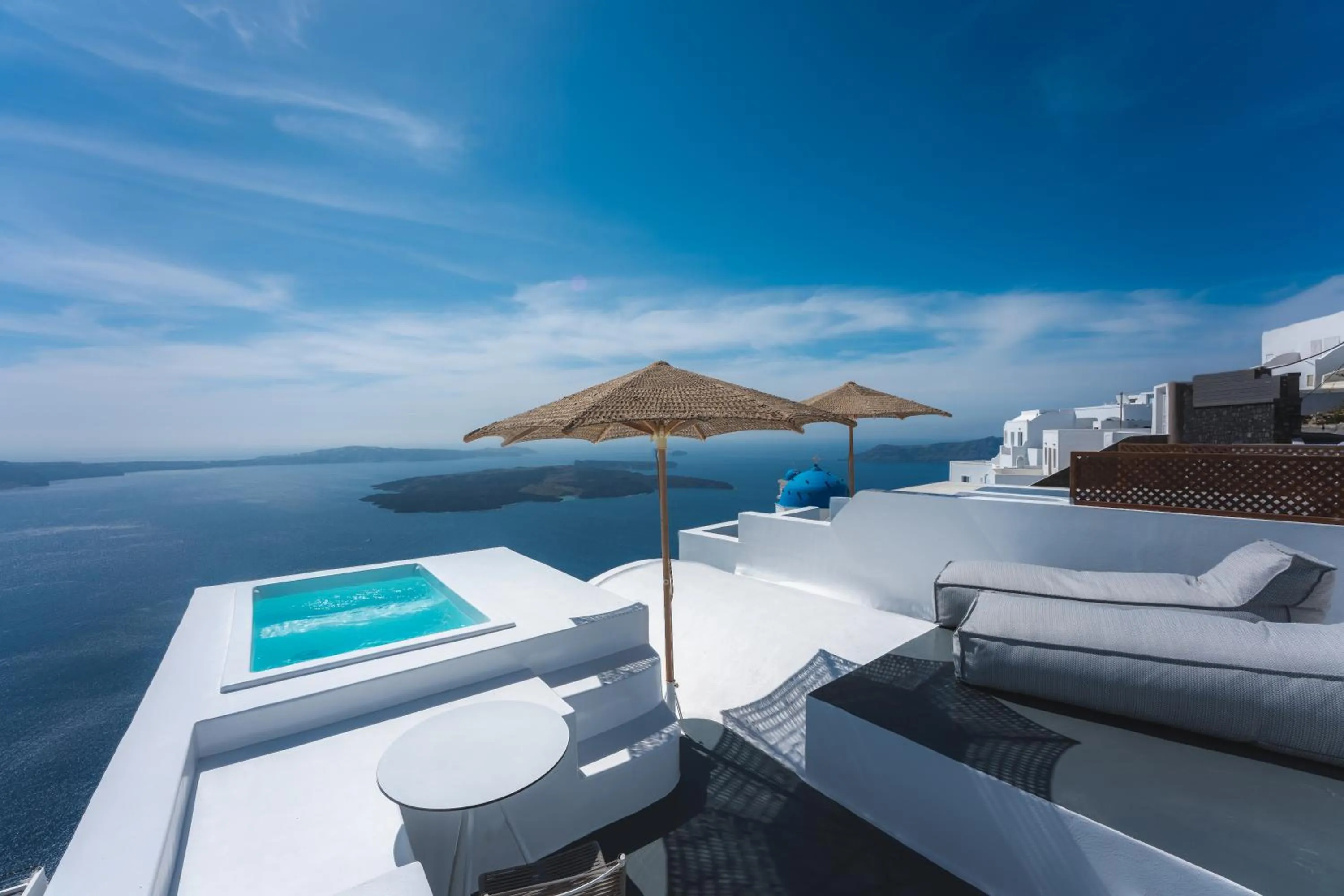 Hot Tub in Cilon Suites Santorini