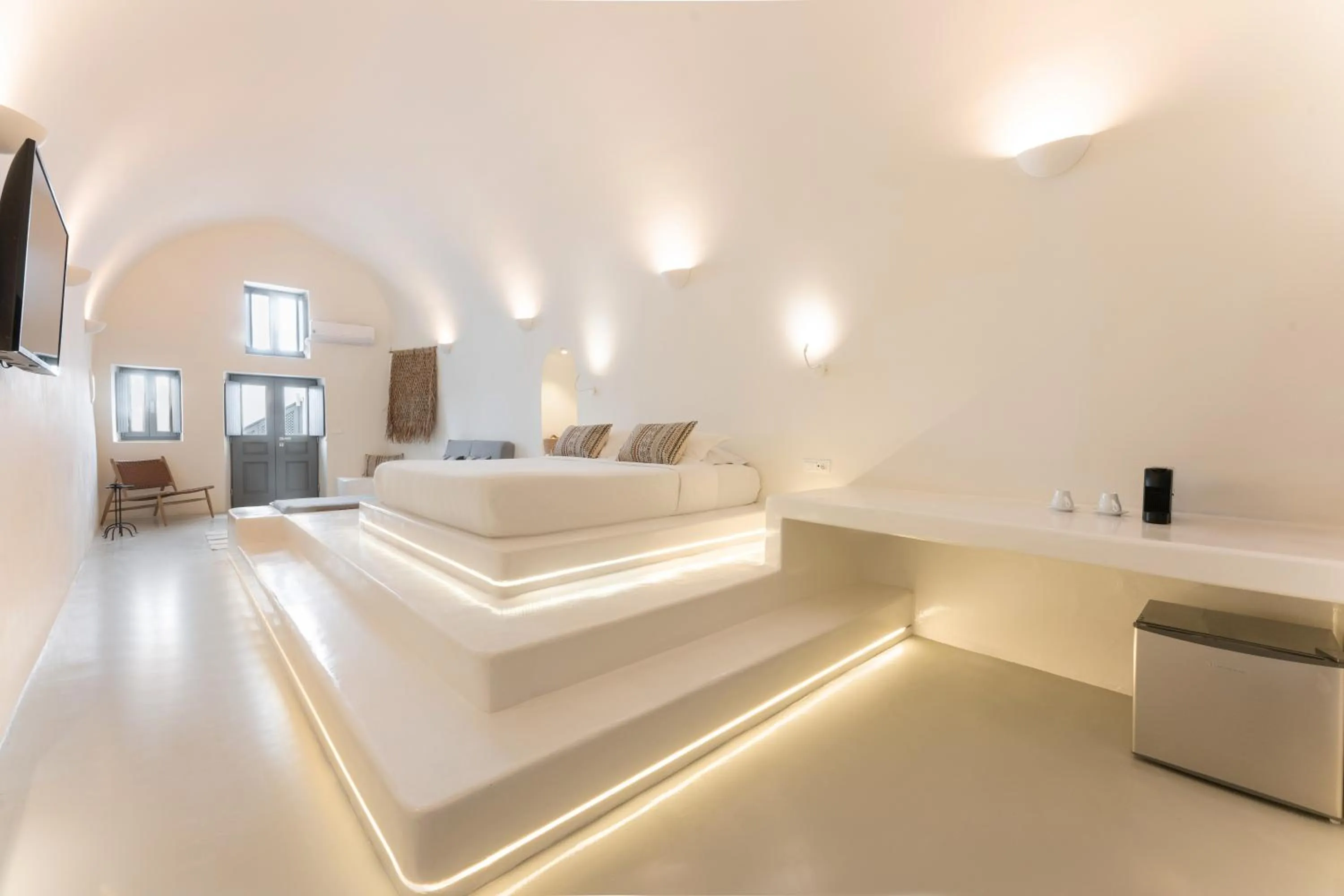 Bed in Cilon Suites Santorini