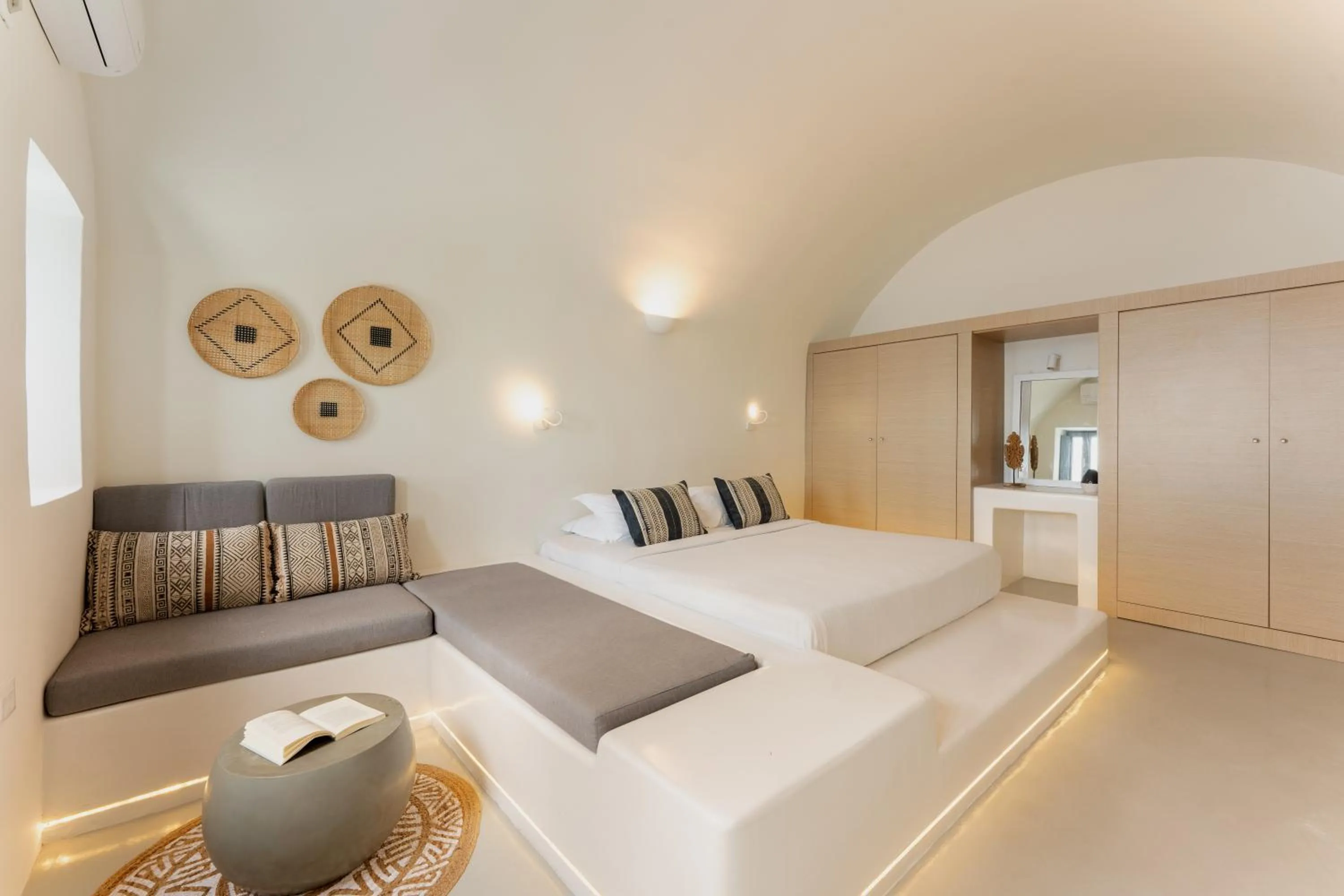 Bedroom, Bed in Cilon Suites Santorini