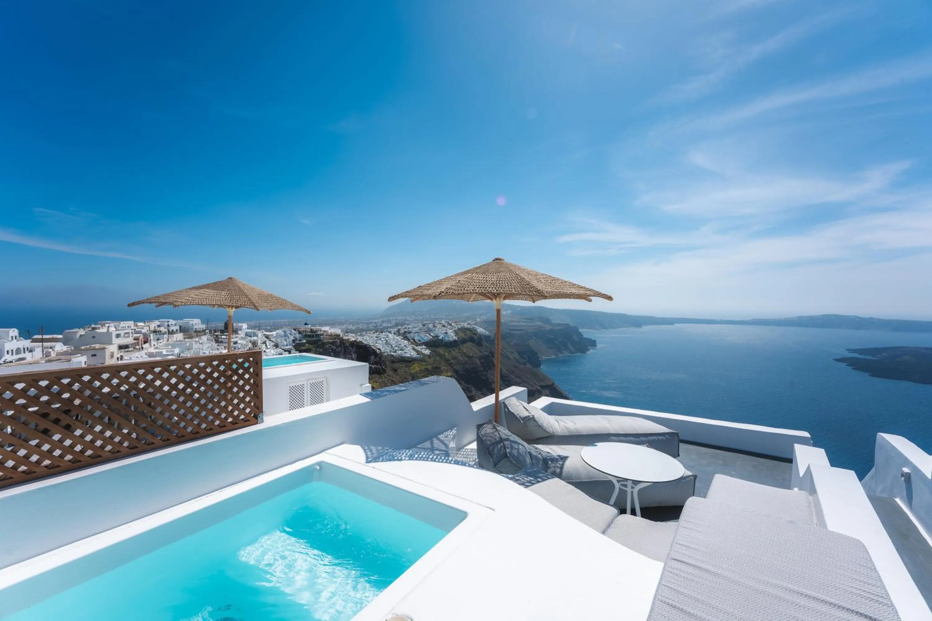 Hot Tub in Cilon Suites Santorini