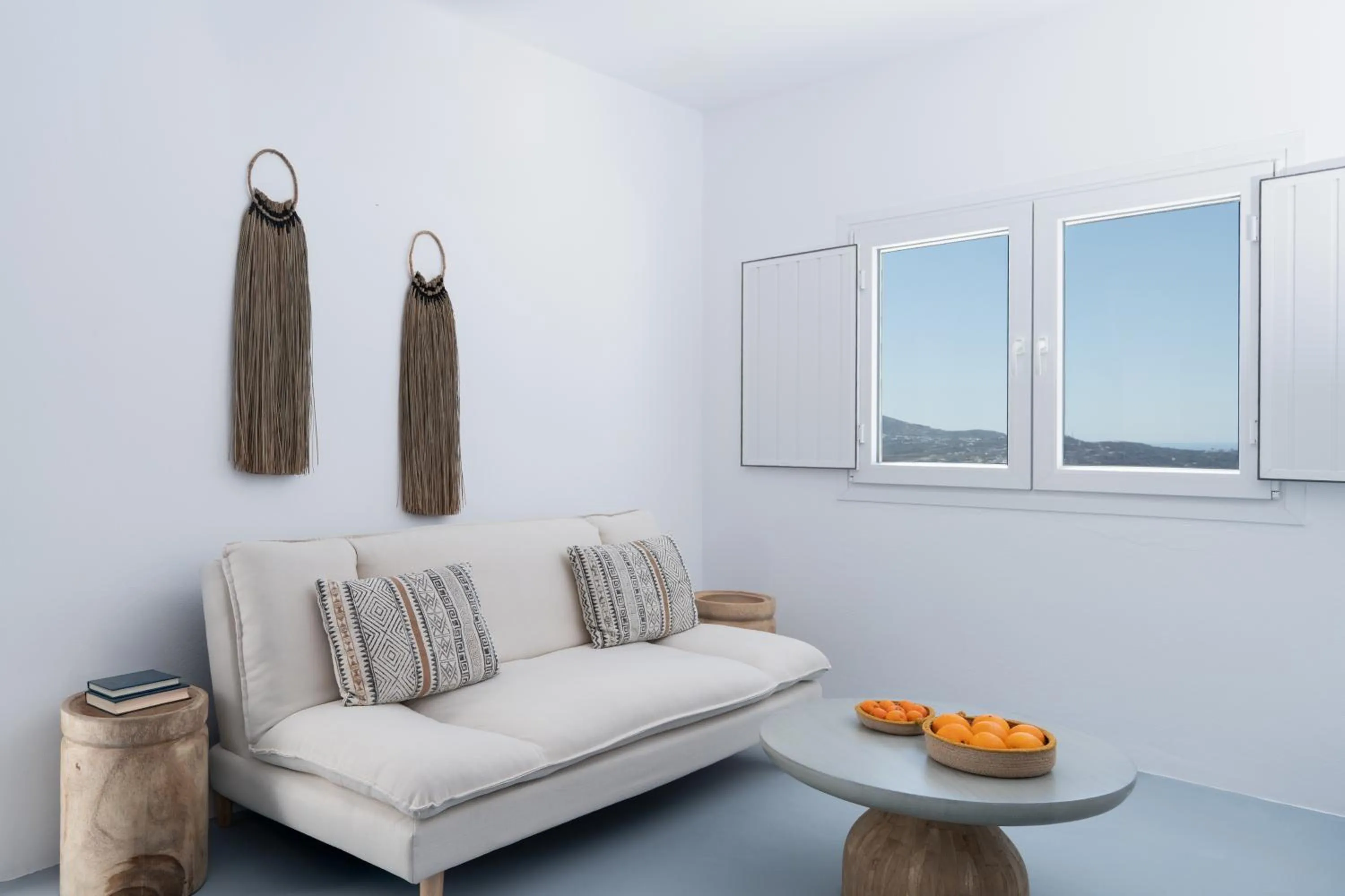 Living room in Cilon Suites Santorini