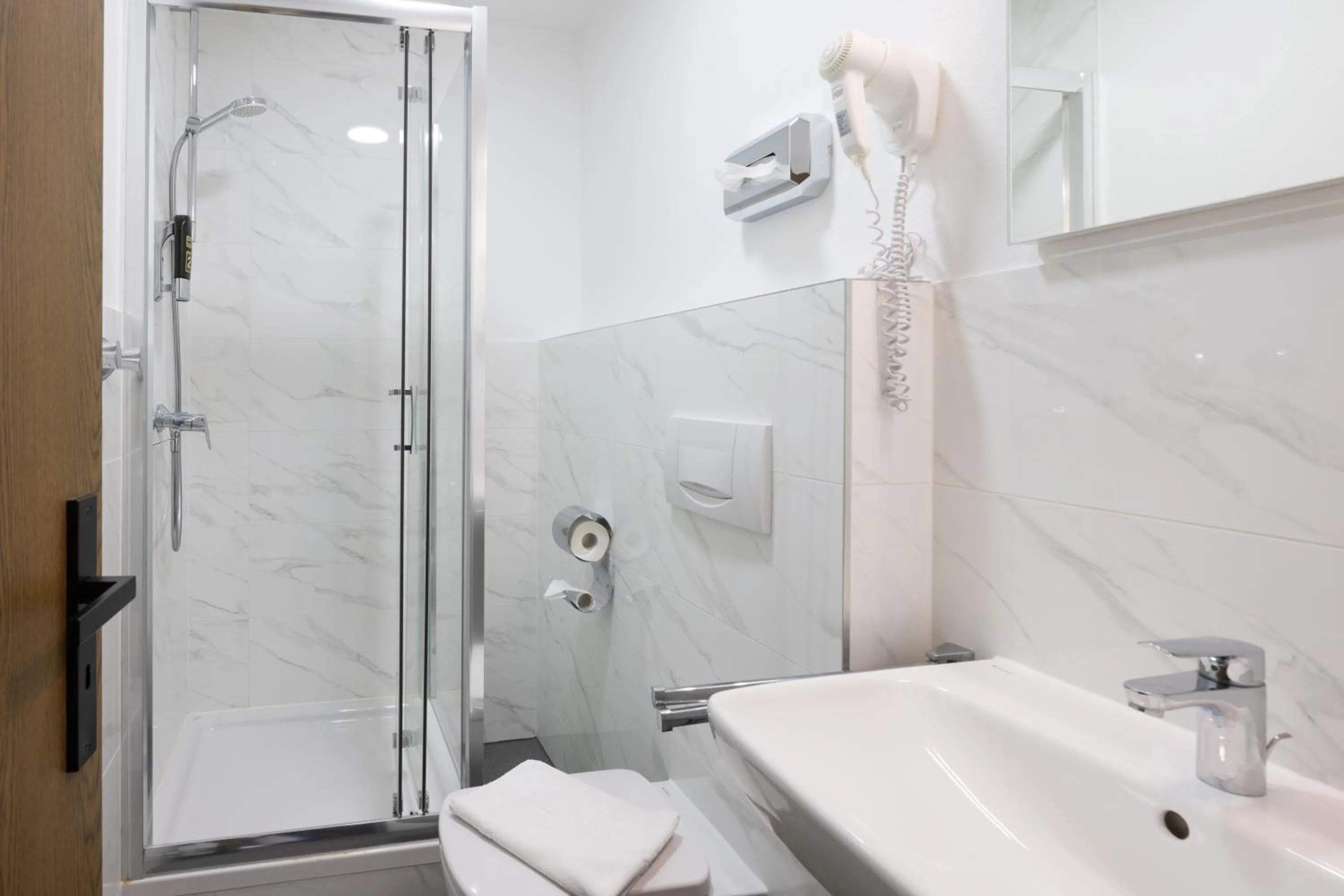 Shower in Panorama Hotel Rheinkrone