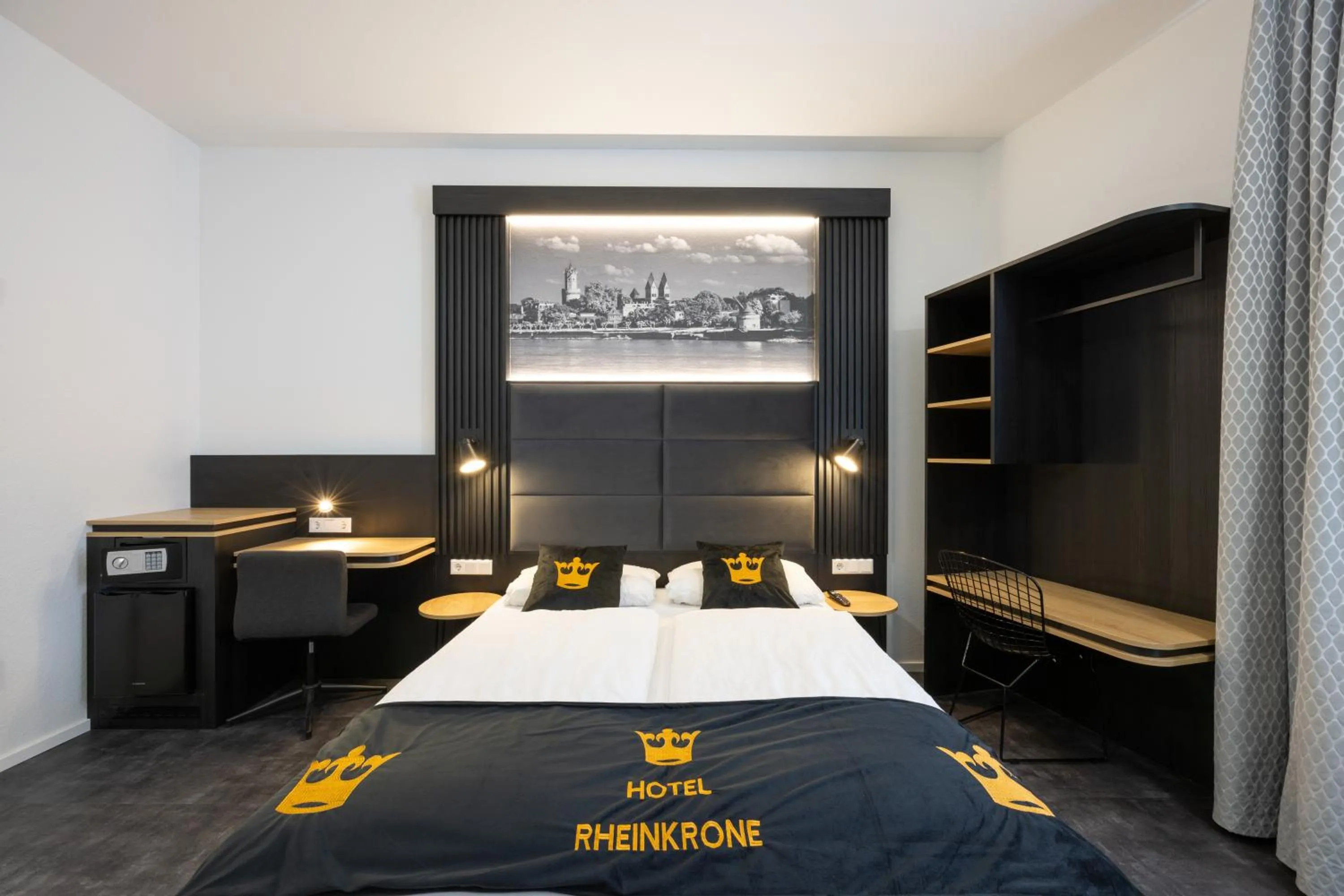 Bedroom, Bed in Panorama Hotel Rheinkrone