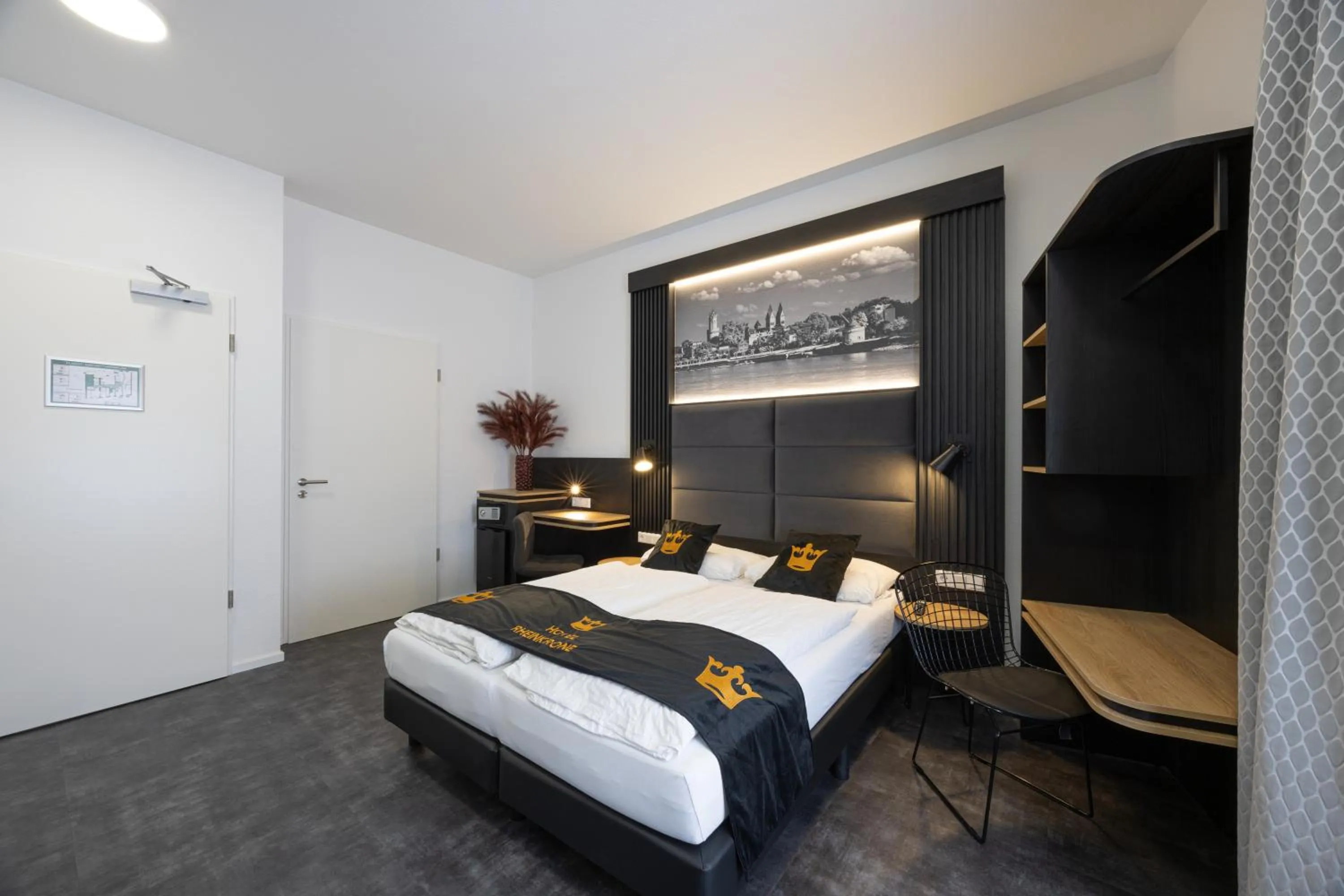 Bedroom, Bed in Panorama Hotel Rheinkrone