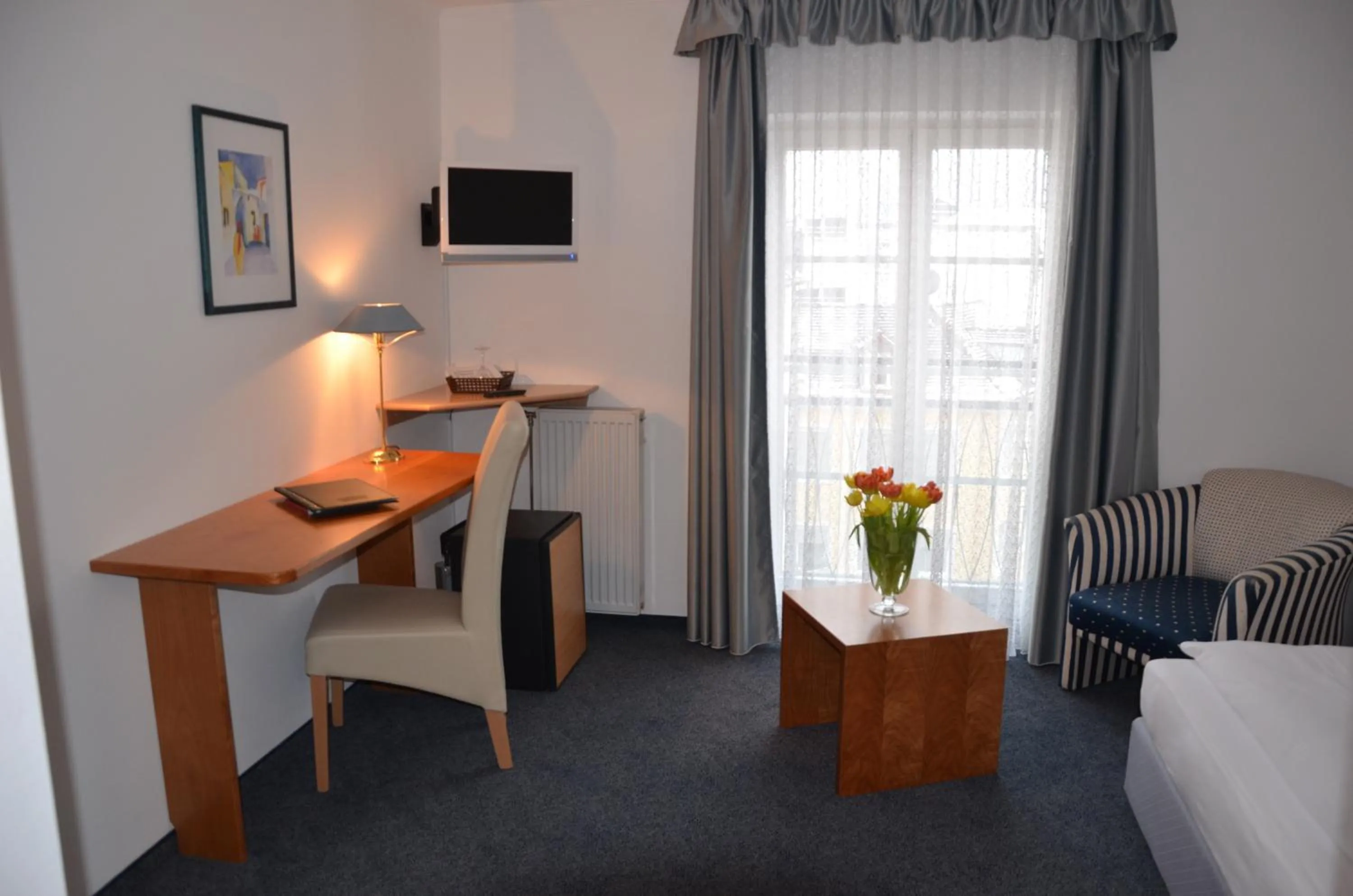 Photo of the whole room in Huber's Hotel