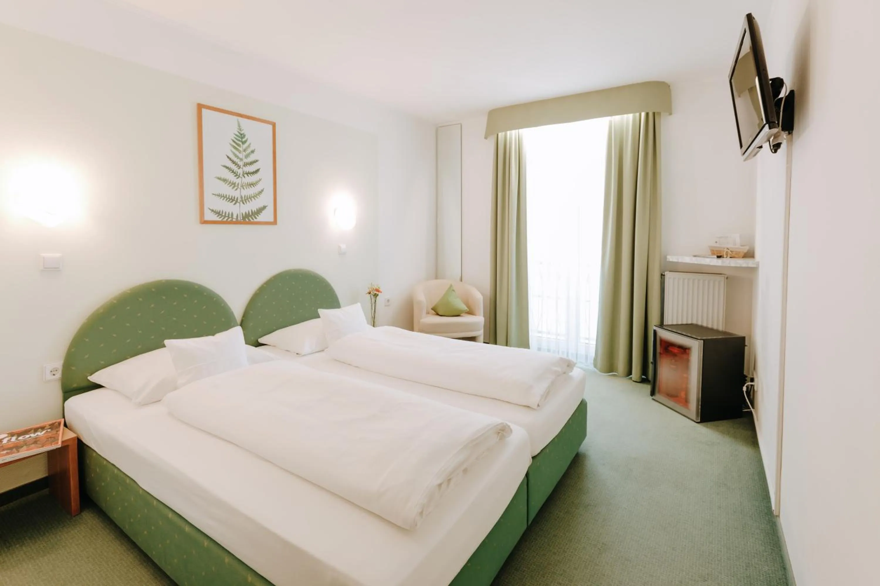 Photo of the whole room, Bed in Huber's Hotel