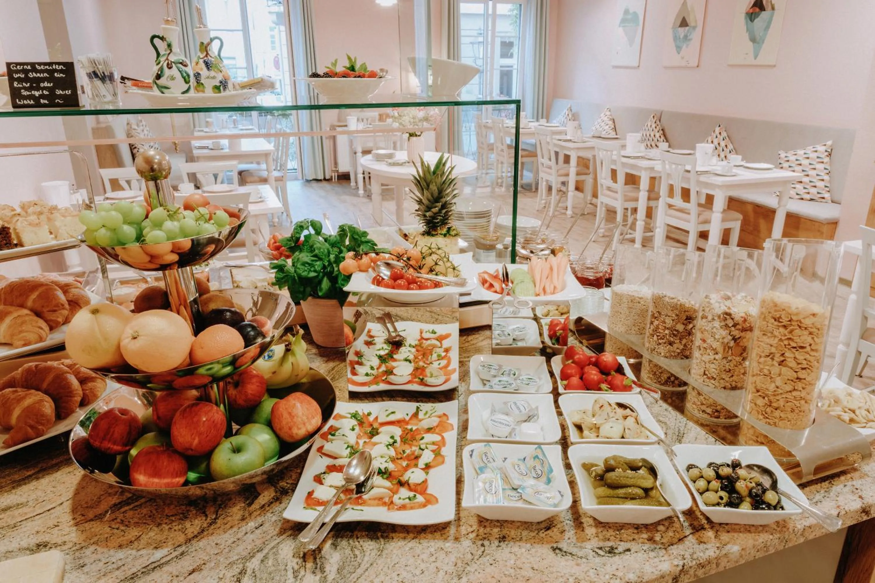 Food and drinks in Huber's Hotel