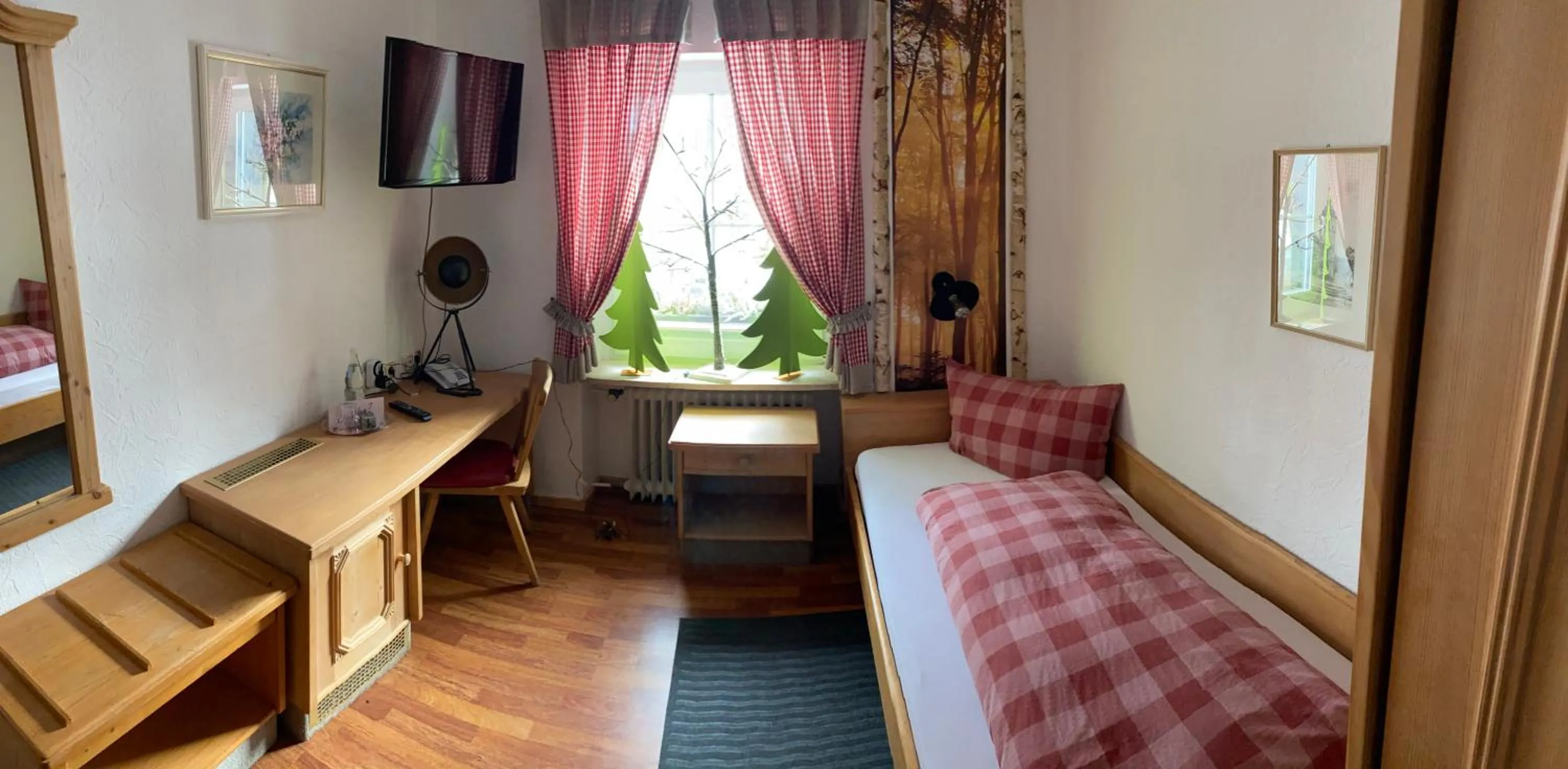 Bed in Hotel - Restaurant - Café Forsthaus Lahnquelle