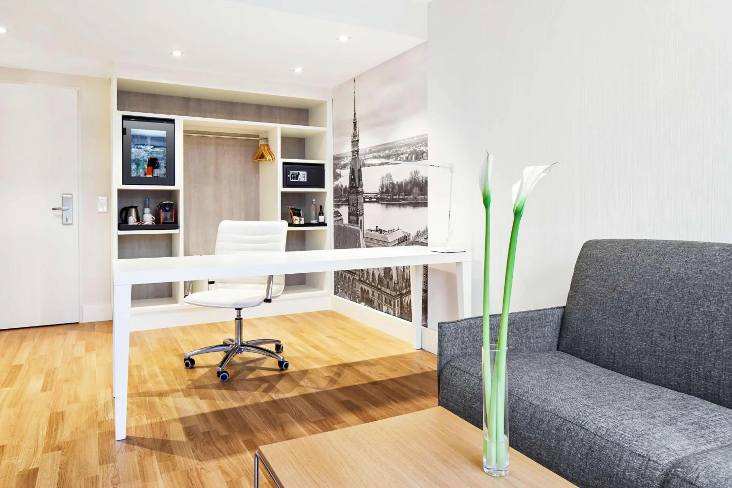 Photo of the whole room in NH Collection Hamburg City