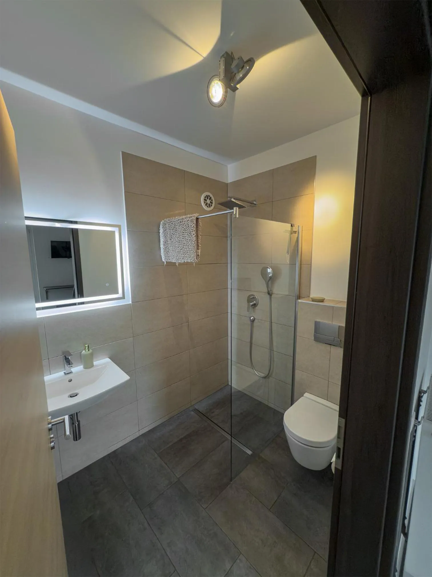 Shower in Gutunterdachgebracht