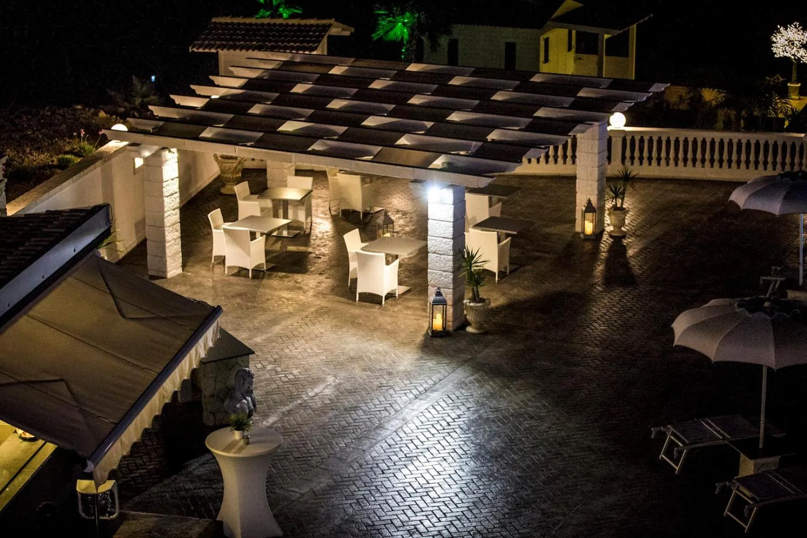 Property building in Villa La Perla