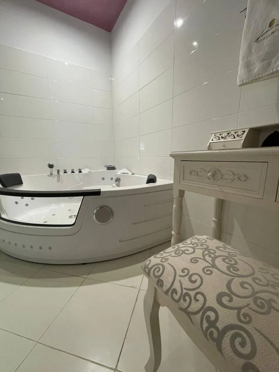 Hot Tub in Villa La Perla