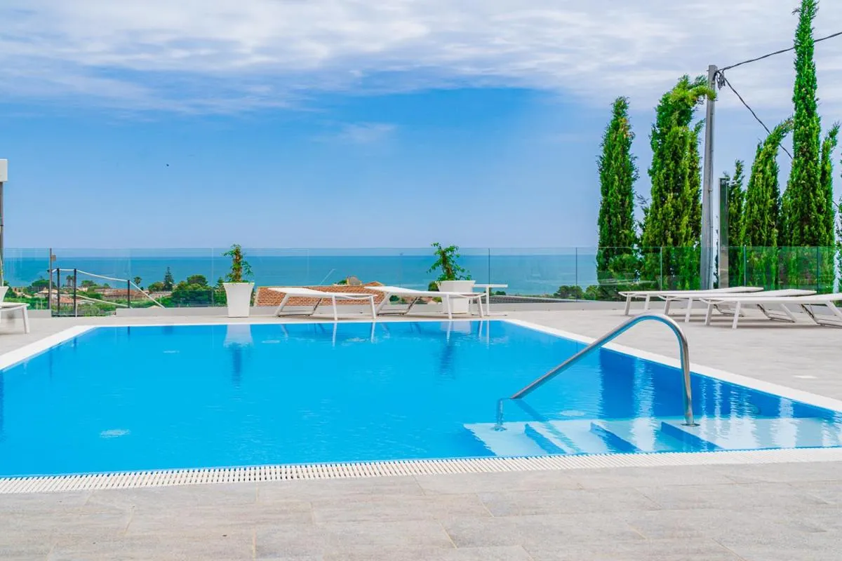 Swimming pool in Villa La Perla