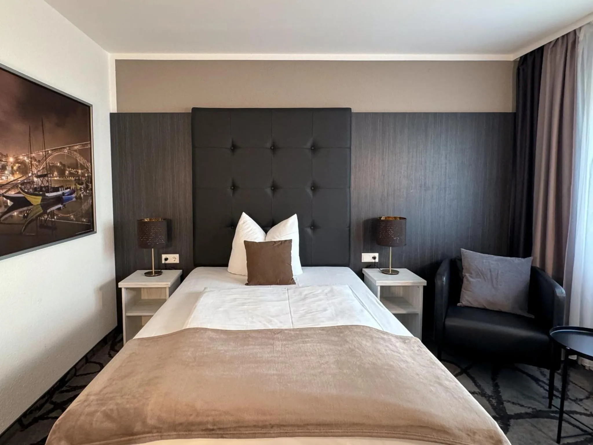 Photo of the whole room, Bed in Eisberg Hotel Schwanen