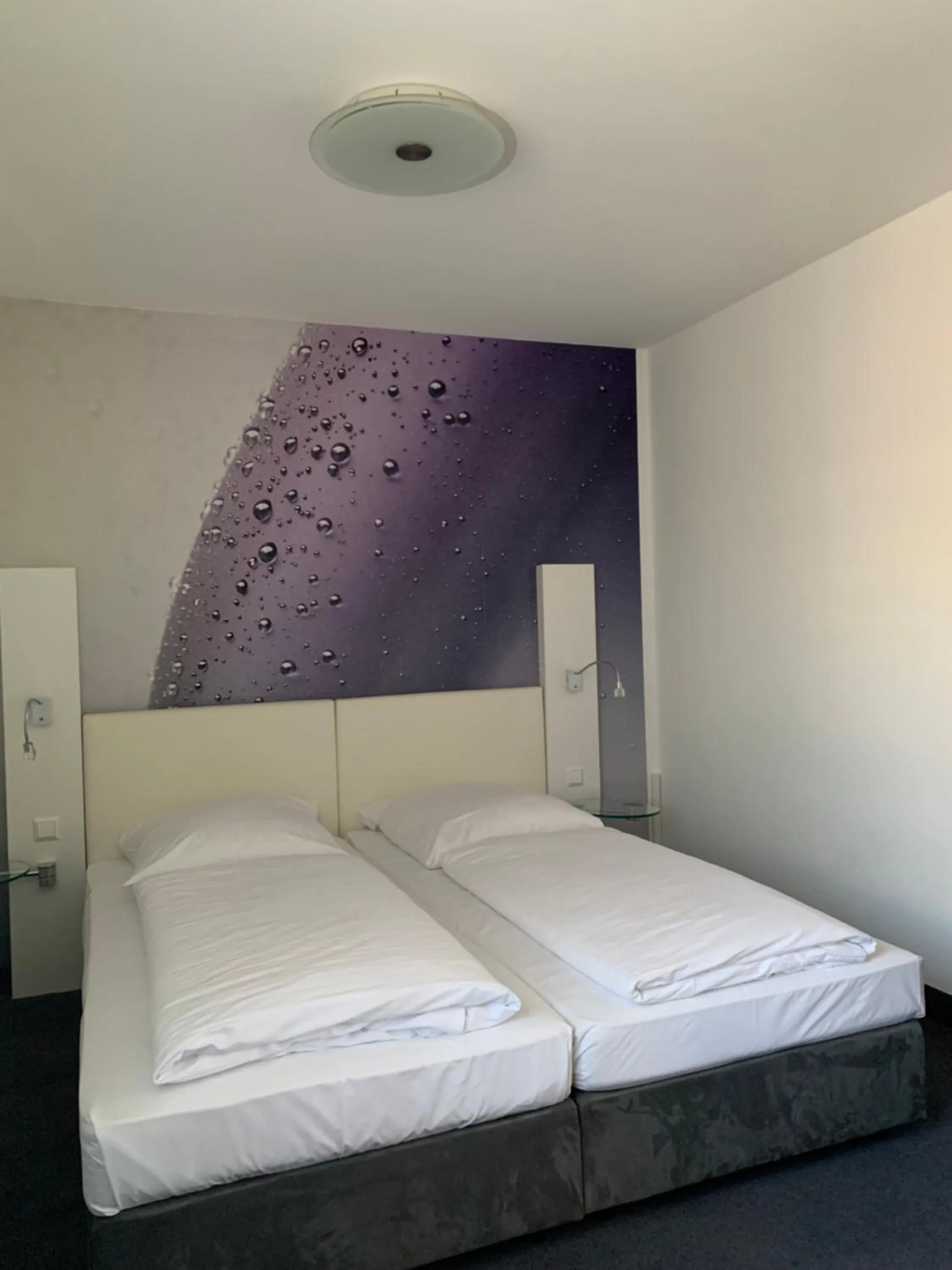 Bedroom, Bed in Eisberg Hotel Schwanen