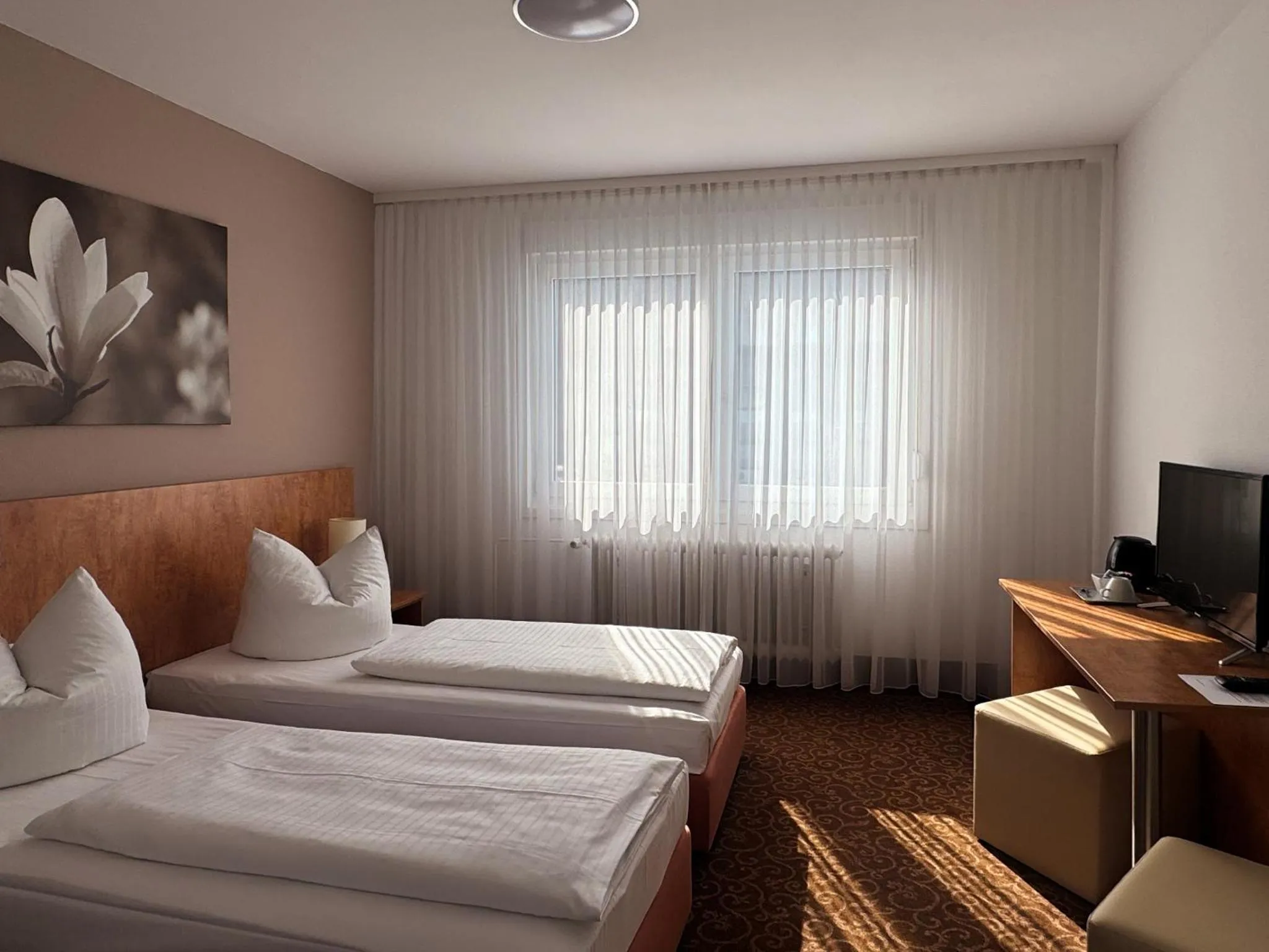 Photo of the whole room, Bed in Eisberg Hotel Schwanen