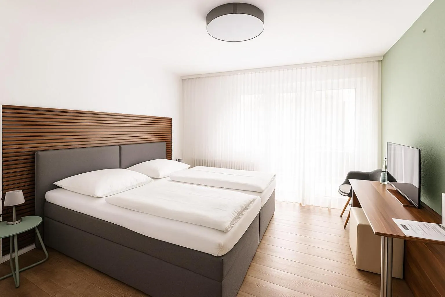 King Room with Balcony - single occupancy in Eisberg Hotel Schwanen