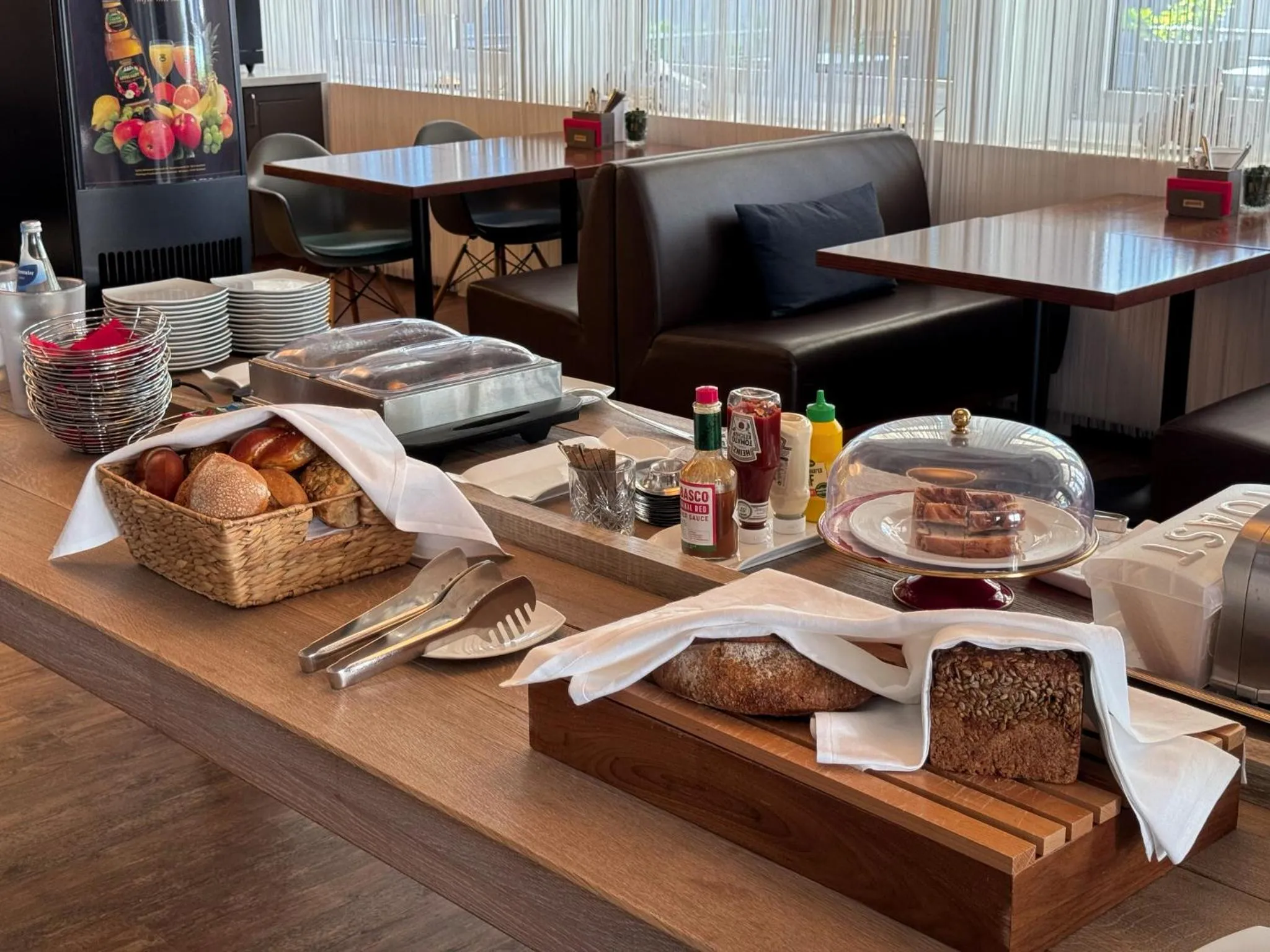 Buffet breakfast in Eisberg Hotel Schwanen