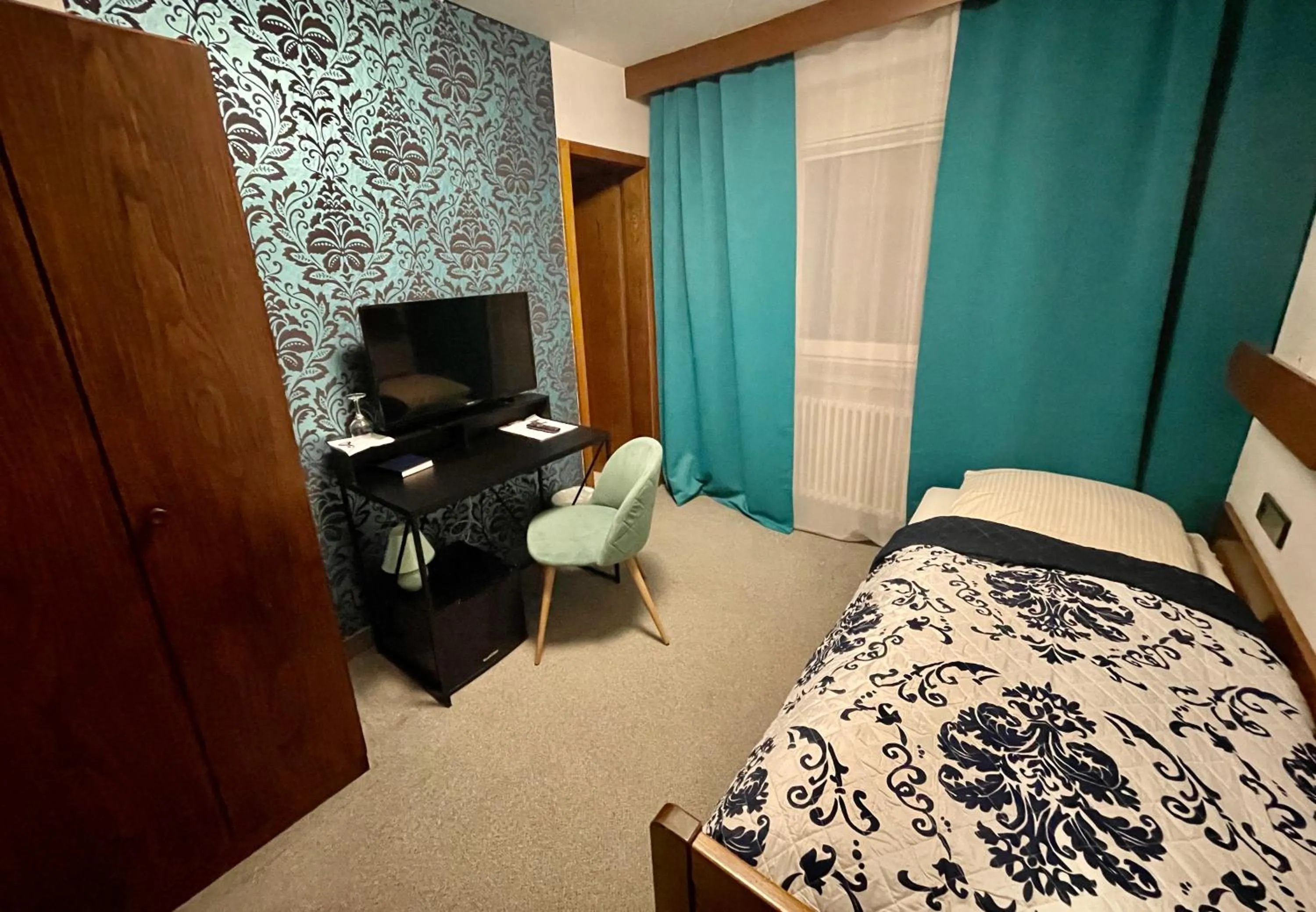 Photo of the whole room in LILTON Hotel Stuttgart-Zuffenhausen