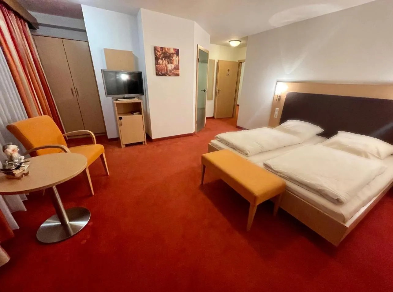 Photo of the whole room in LILTON Hotel Stuttgart-Zuffenhausen