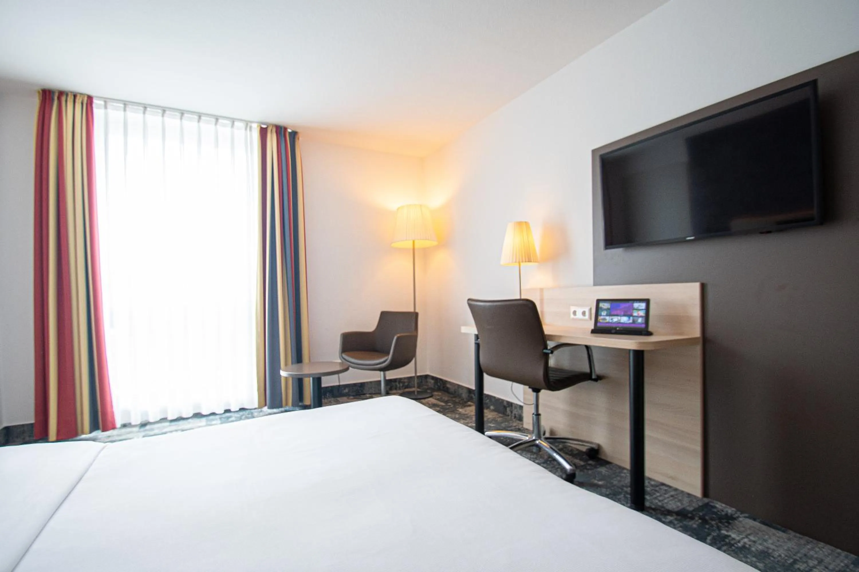 TV and multimedia, Bed in Taste Hotel Heidenheim