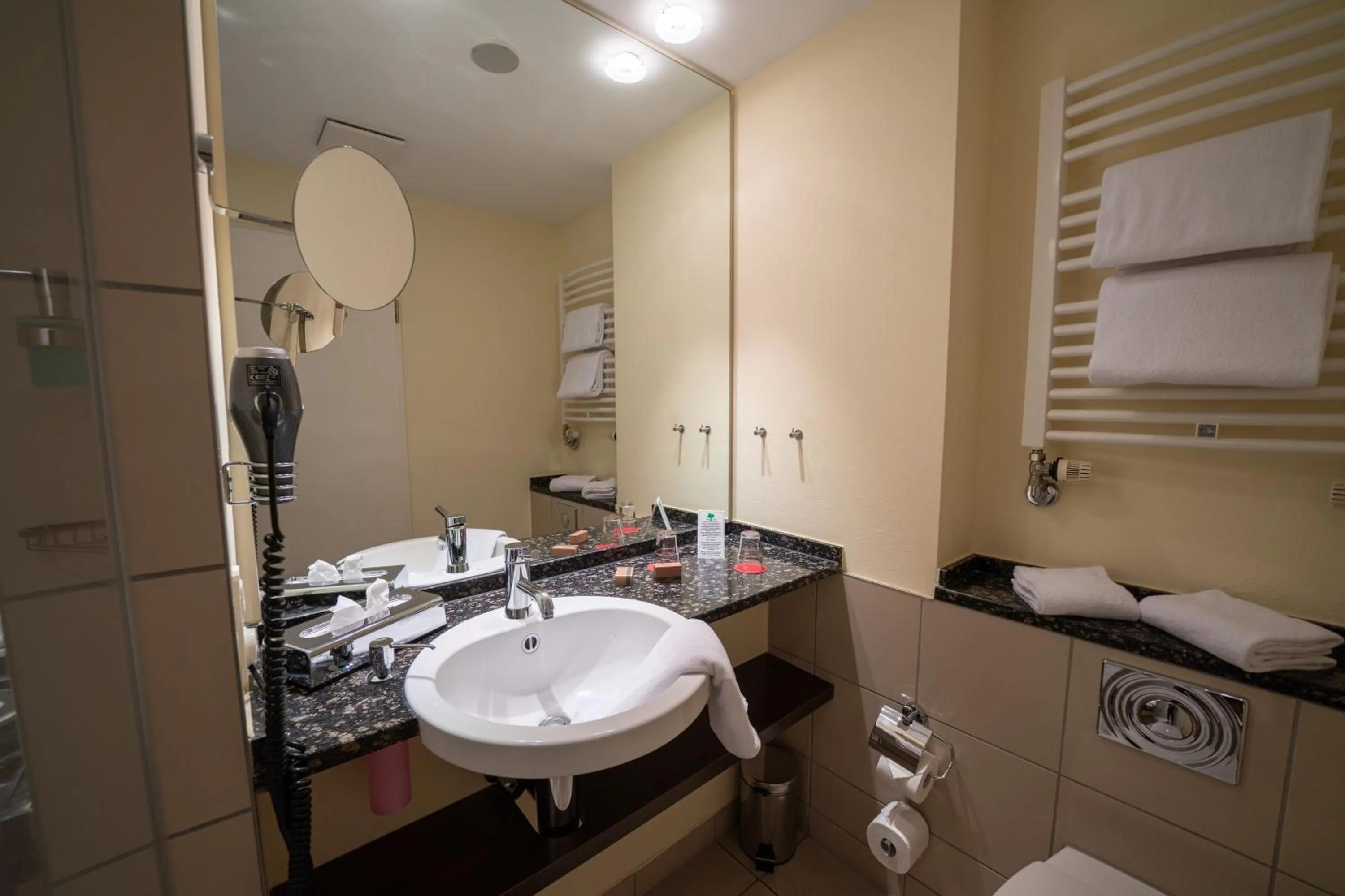 Bathroom in Hotel Kleines Meer