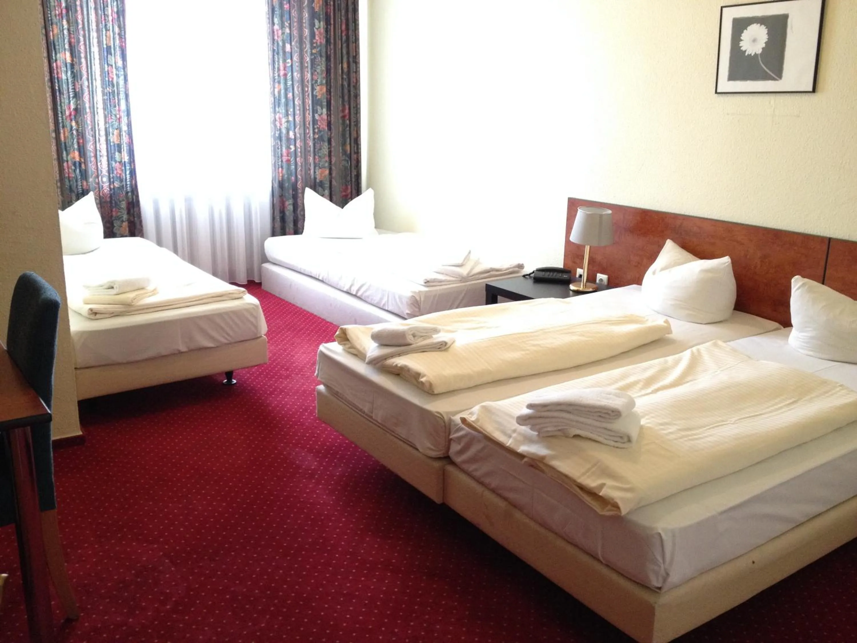 Bed in Domo Hotel Mondial