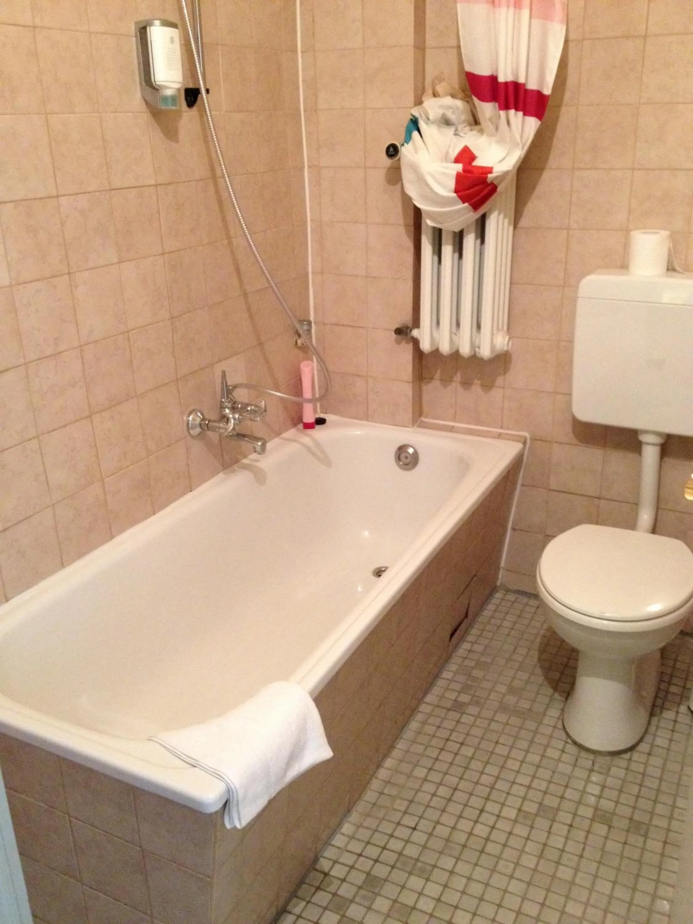 Bathroom in Domo Hotel Mondial