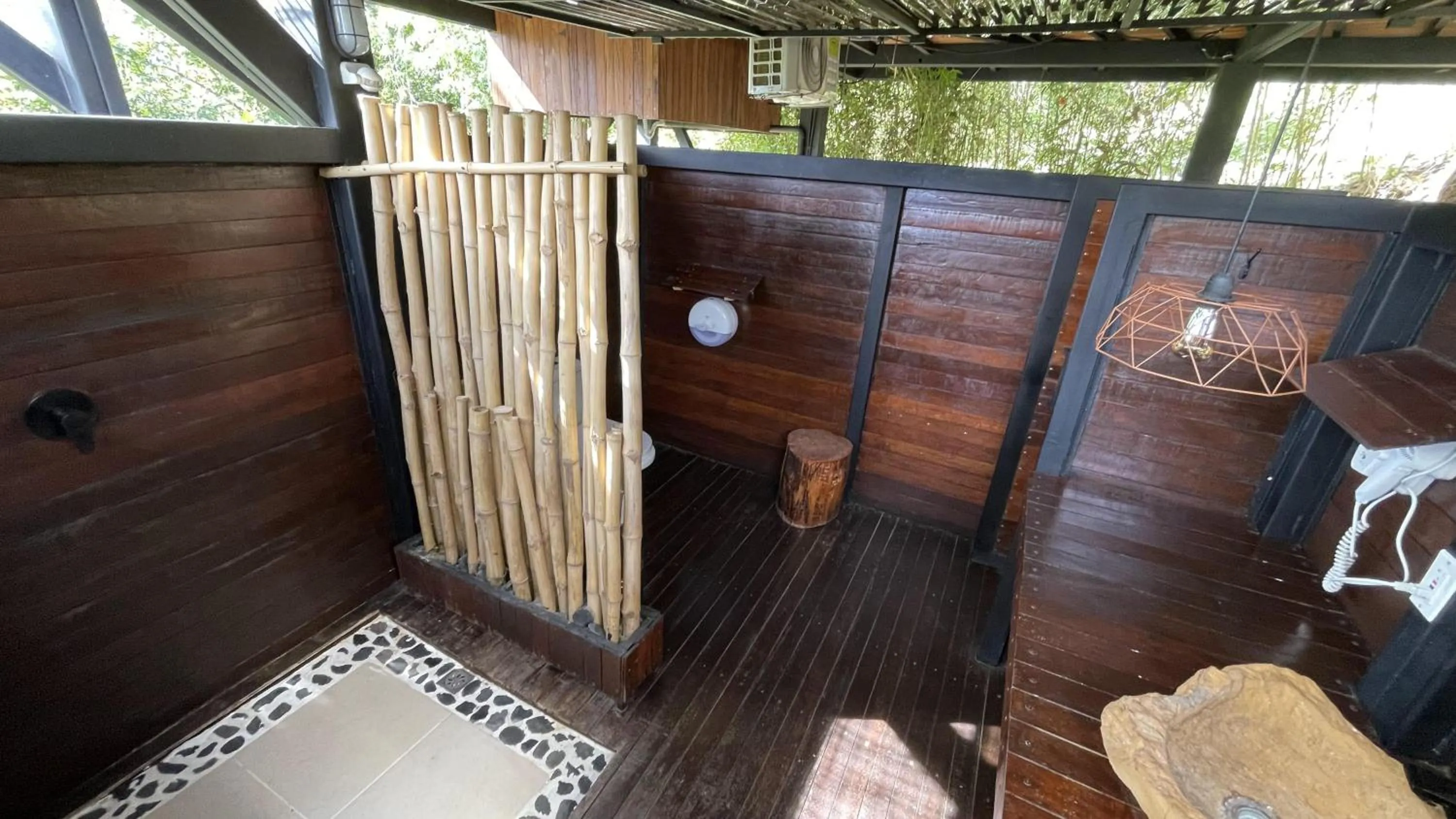 Toilet in Domus Glamping Guatapé