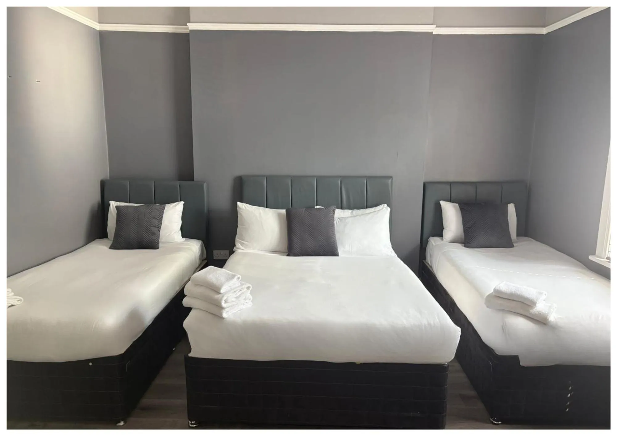 Photo of the whole room, Bed in Hotel Anfield