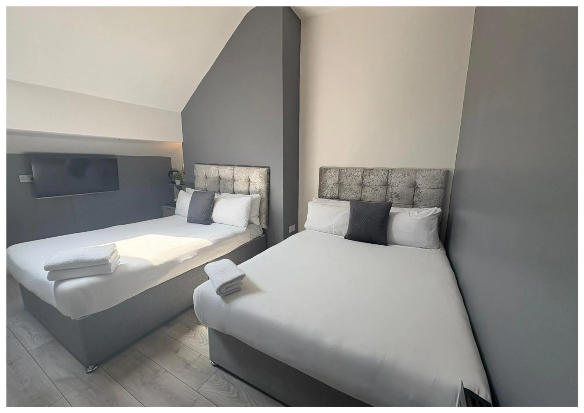 Photo of the whole room, Bed in Hotel Anfield