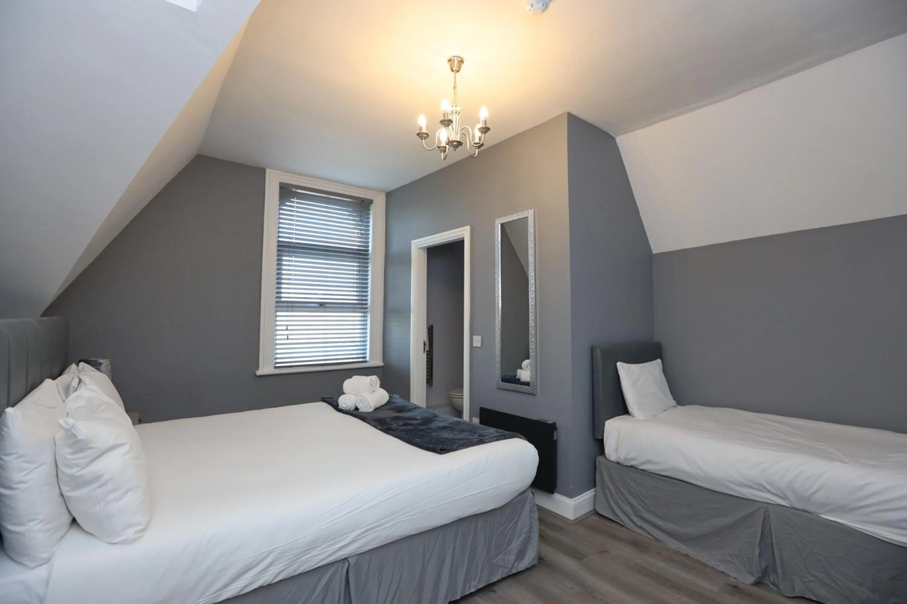 Photo of the whole room, Bed in Hotel Anfield