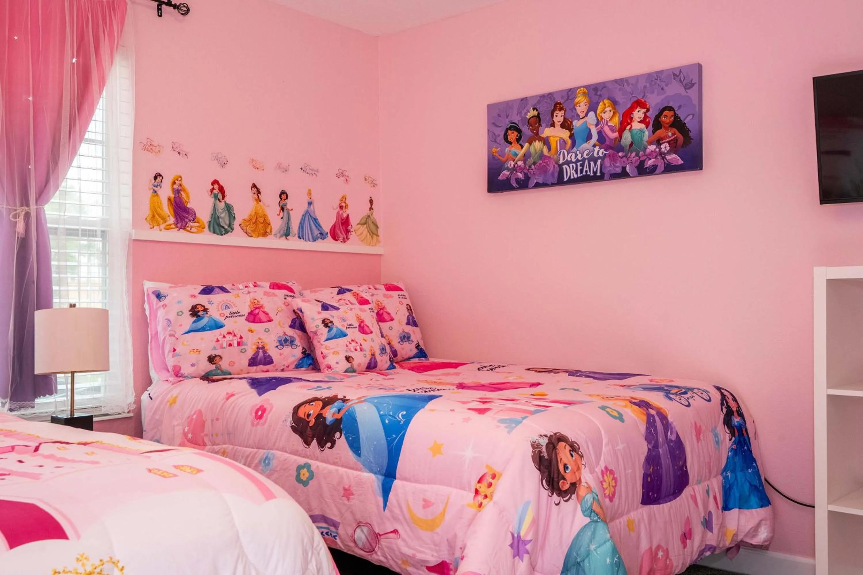 Bed in Gorgeous Four Bd w/ Pool close to Disney 5035