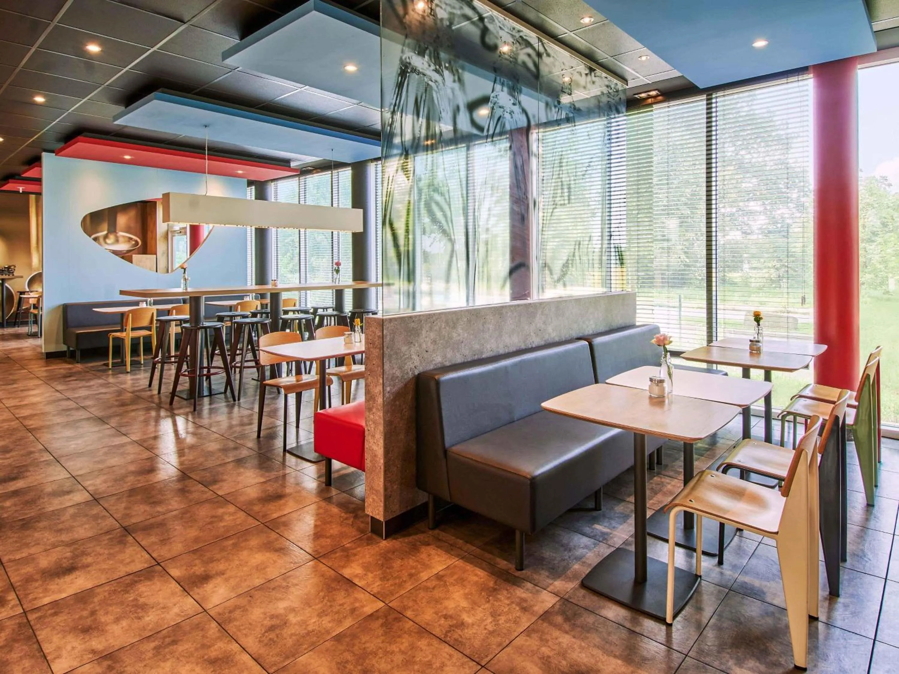 Lounge or bar in B&B Hotel Frankfurt-Messe